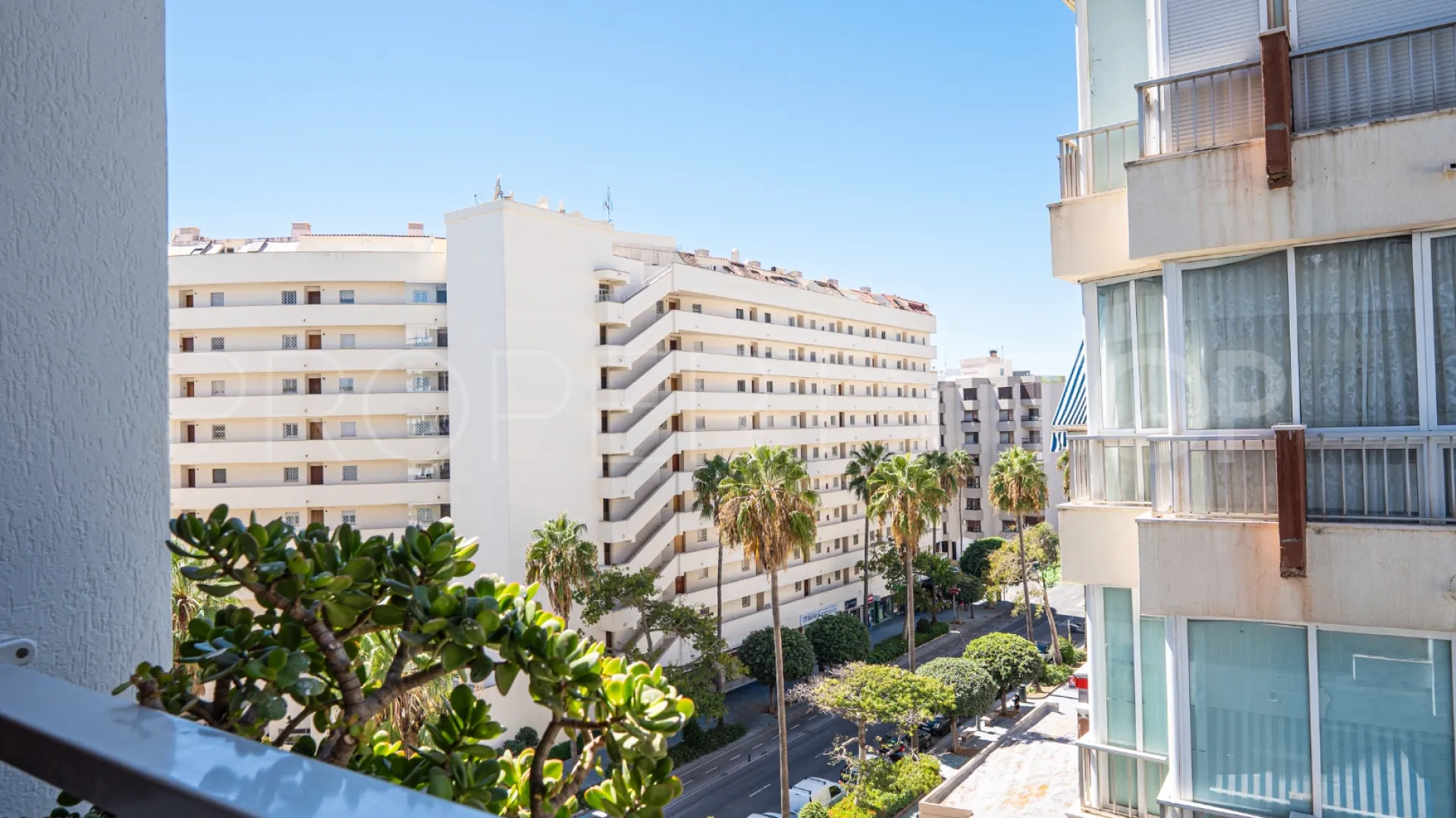 Buy apartment in Marbella