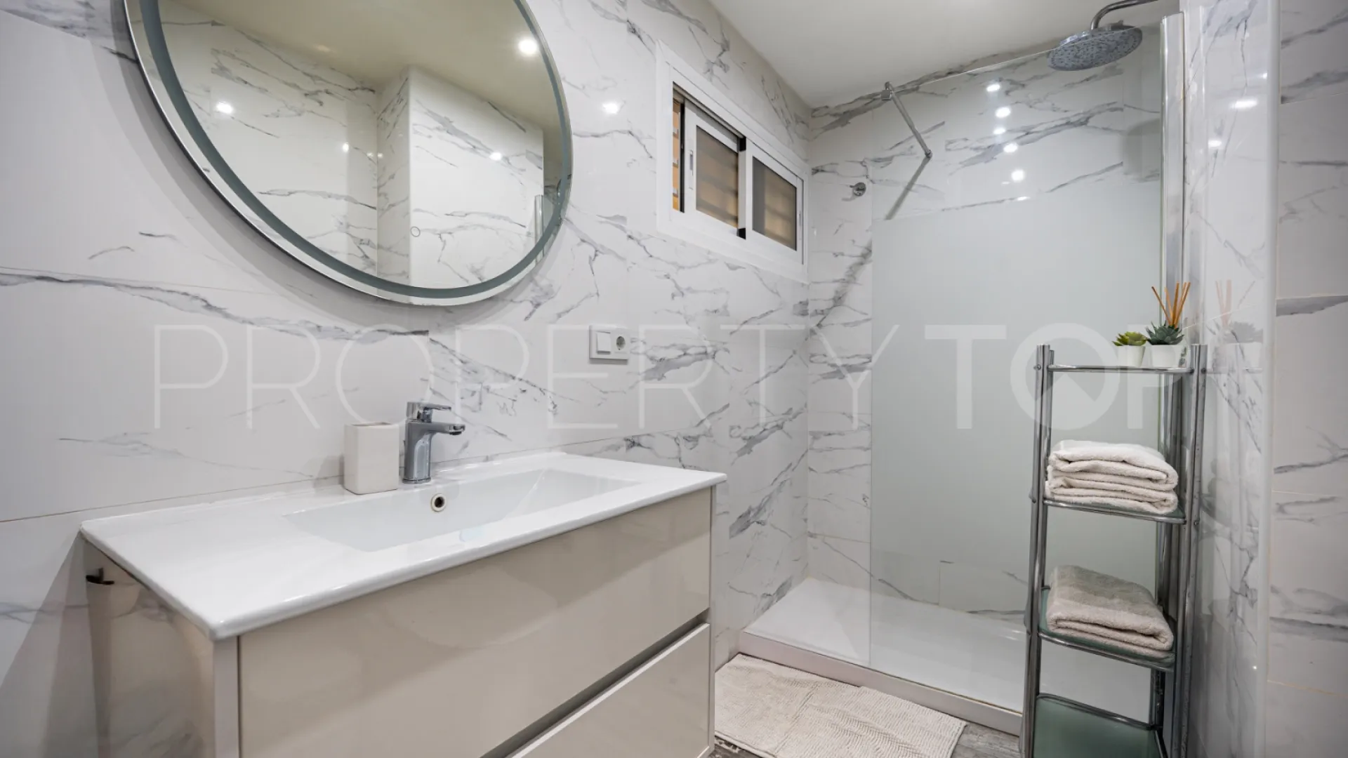 Buy apartment in Marbella
