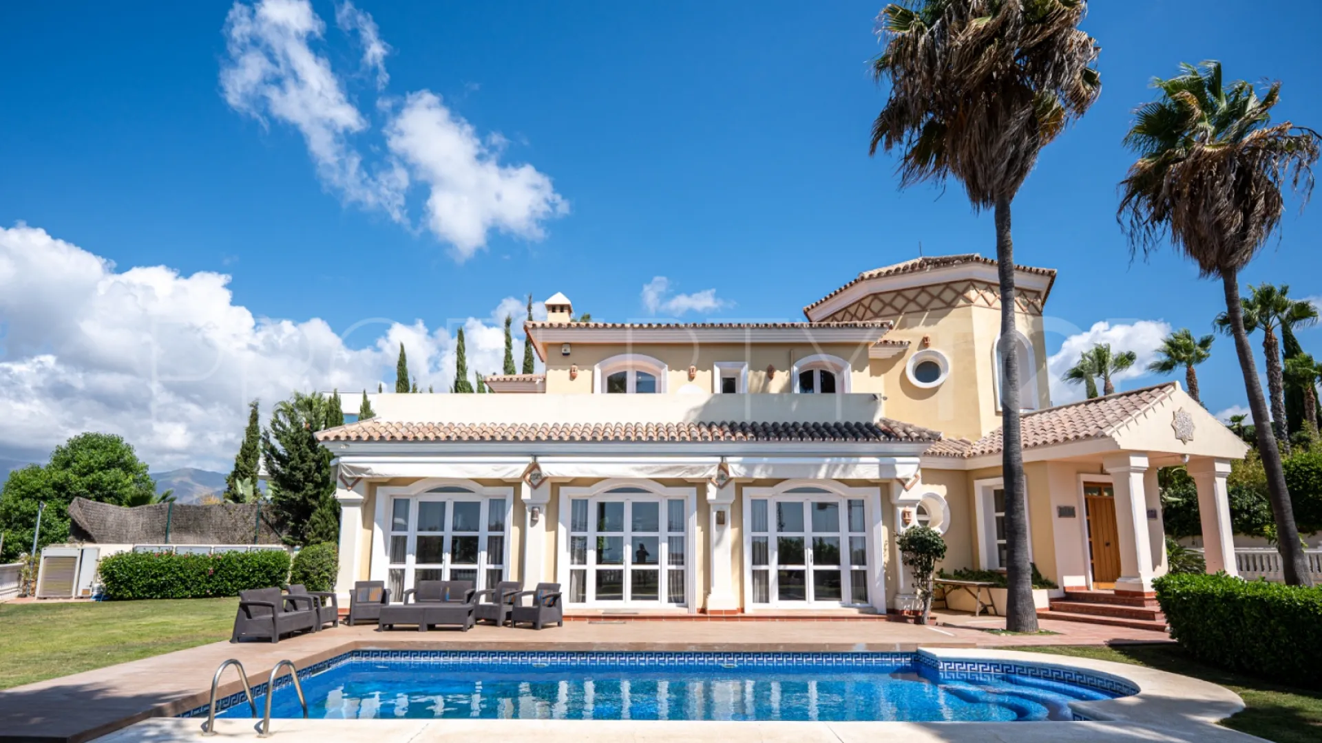 For sale Estepona 5 bedrooms villa