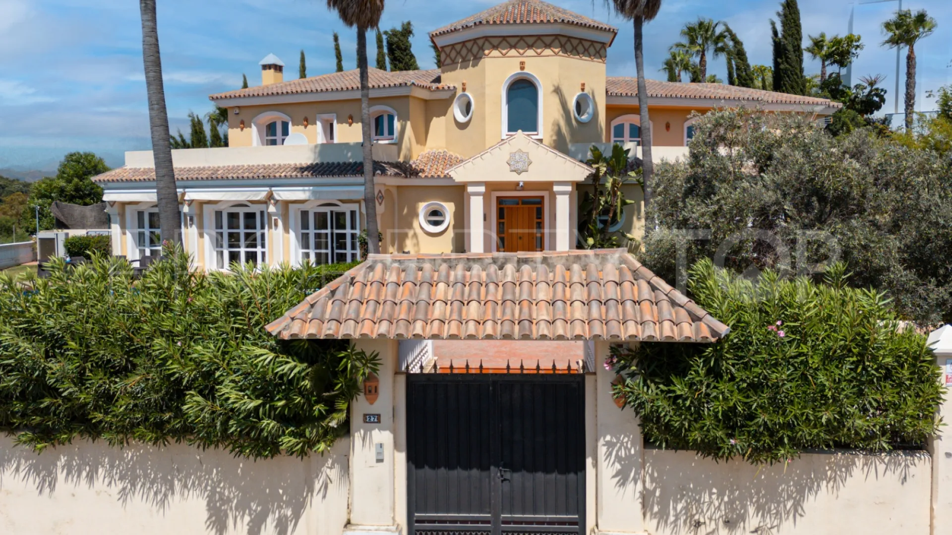 For sale Estepona 5 bedrooms villa