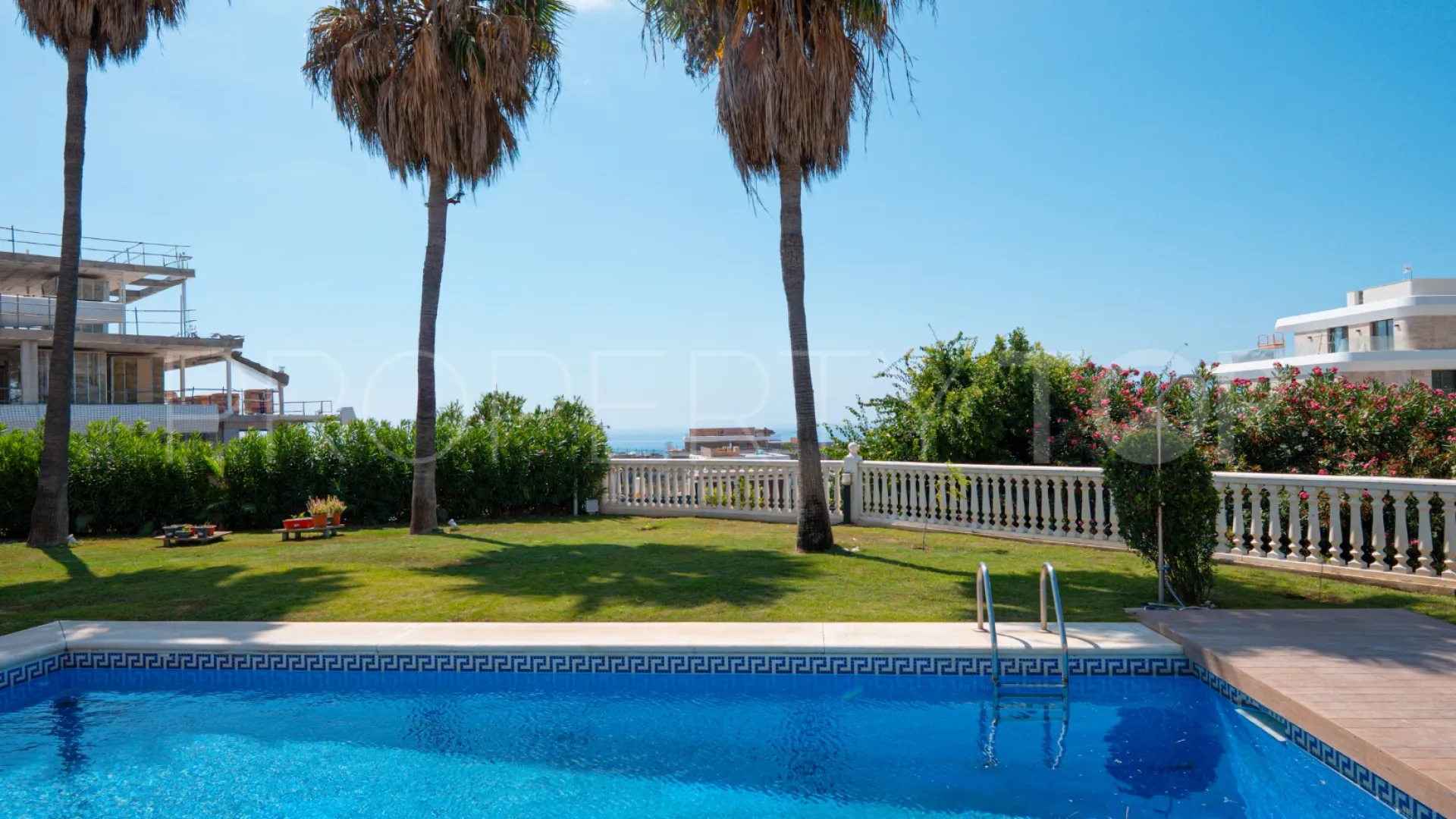 For sale Estepona 5 bedrooms villa