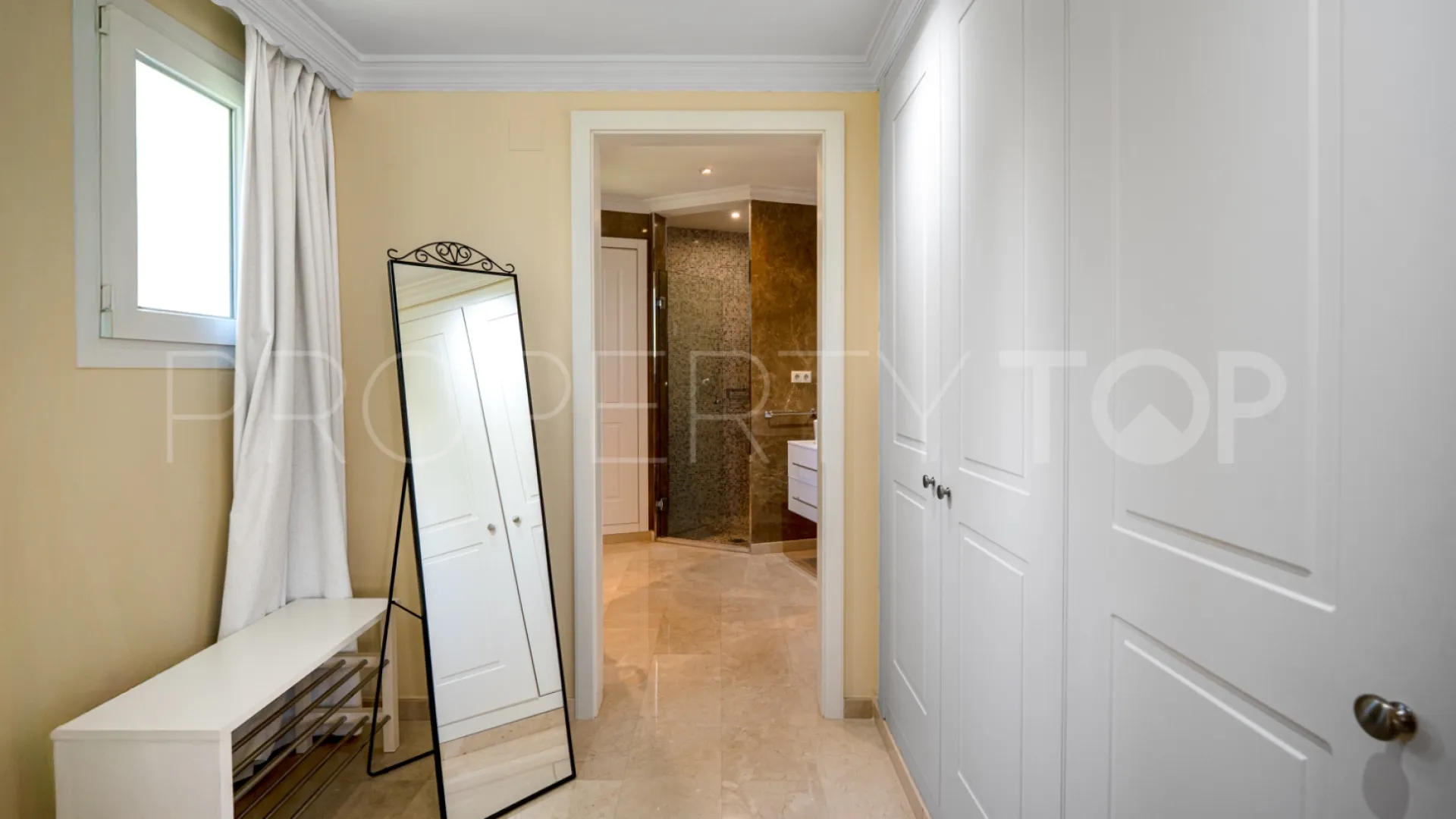 For sale Estepona 5 bedrooms villa