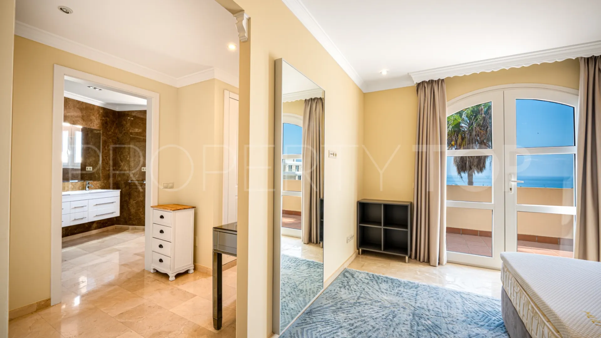 For sale Estepona 5 bedrooms villa
