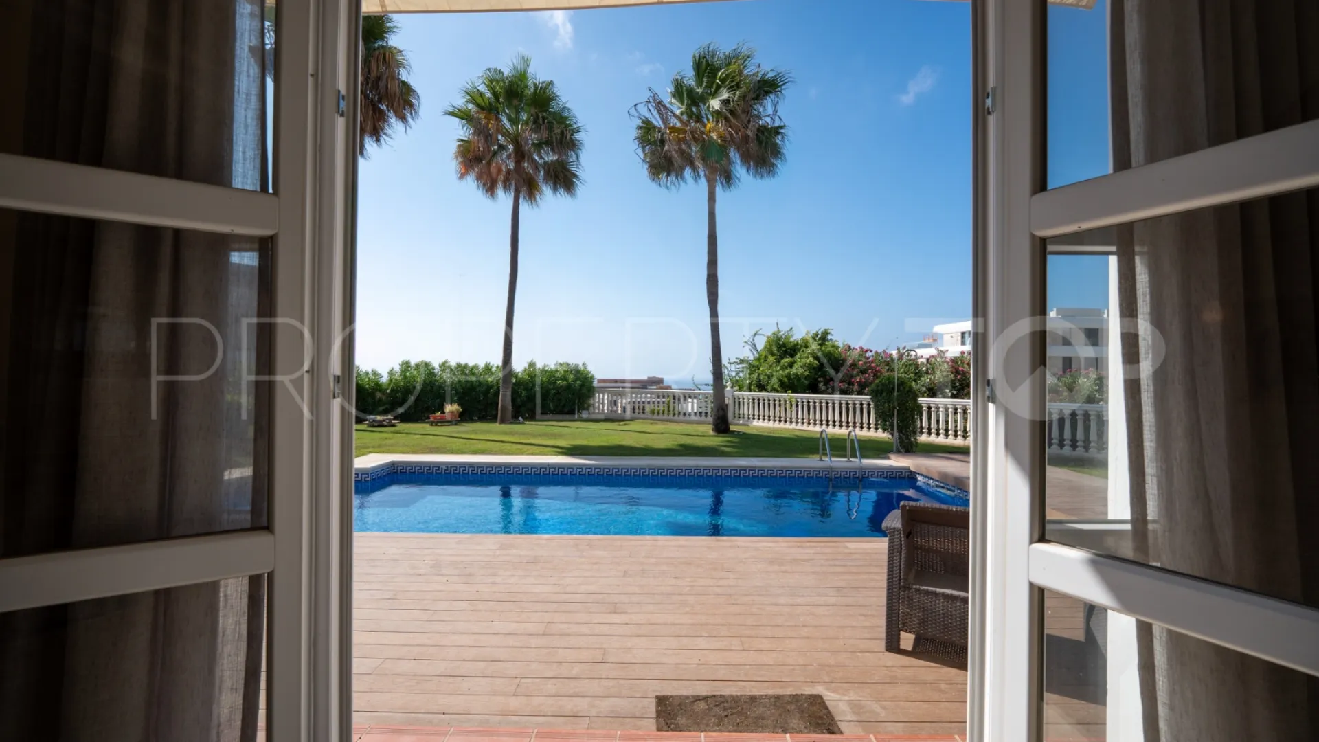 For sale Estepona 5 bedrooms villa