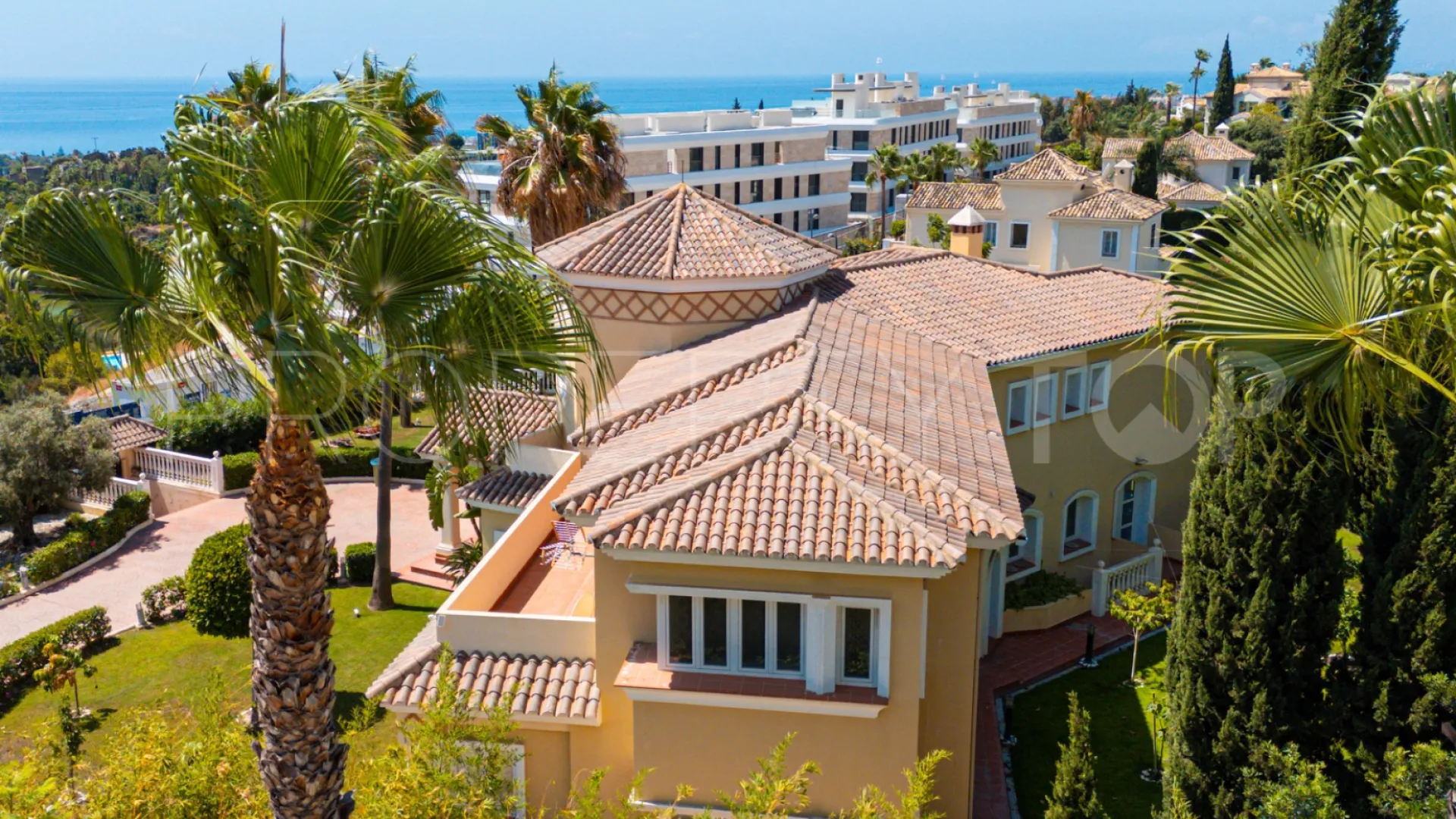 For sale Estepona 5 bedrooms villa