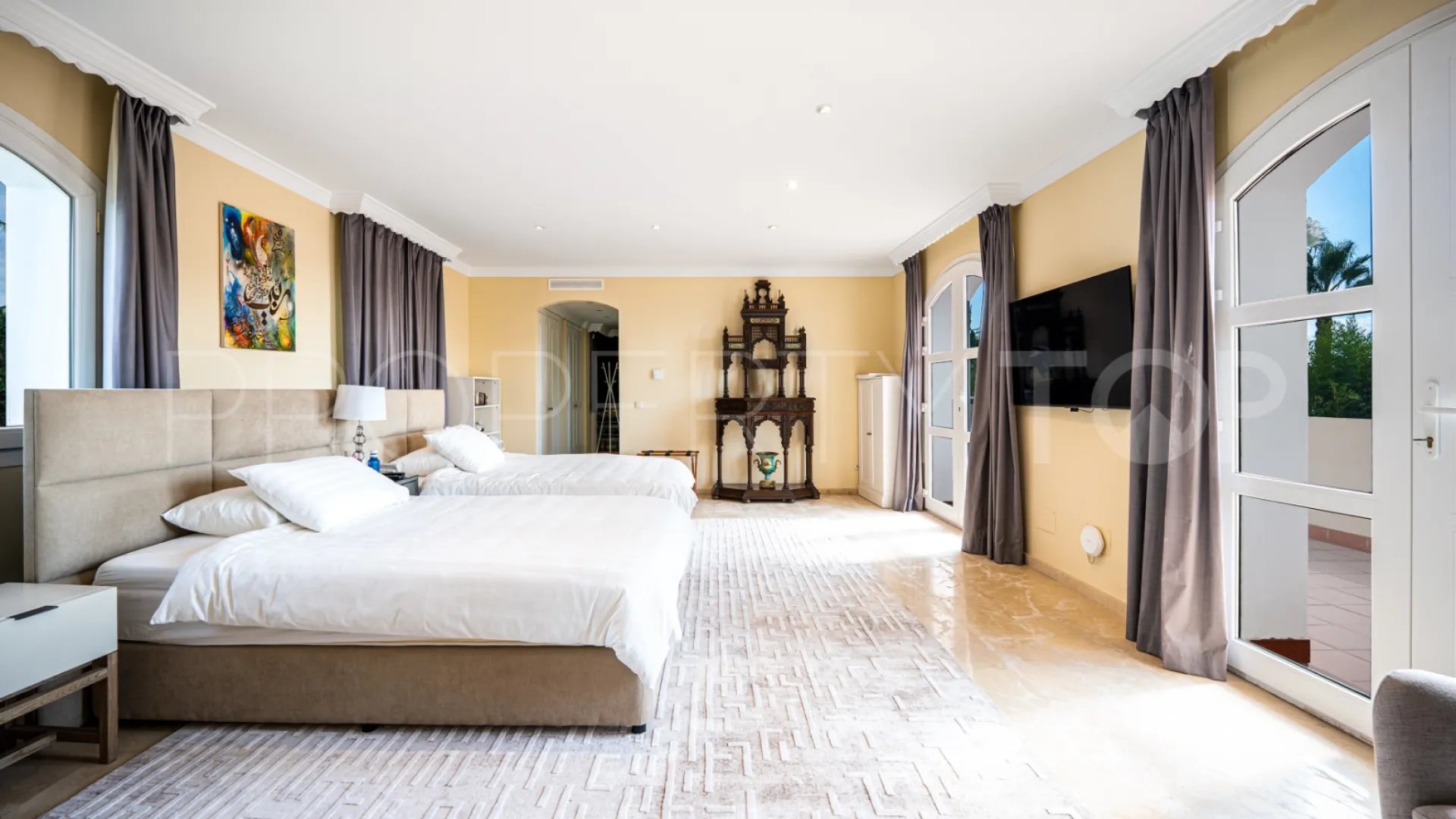 For sale Estepona 5 bedrooms villa