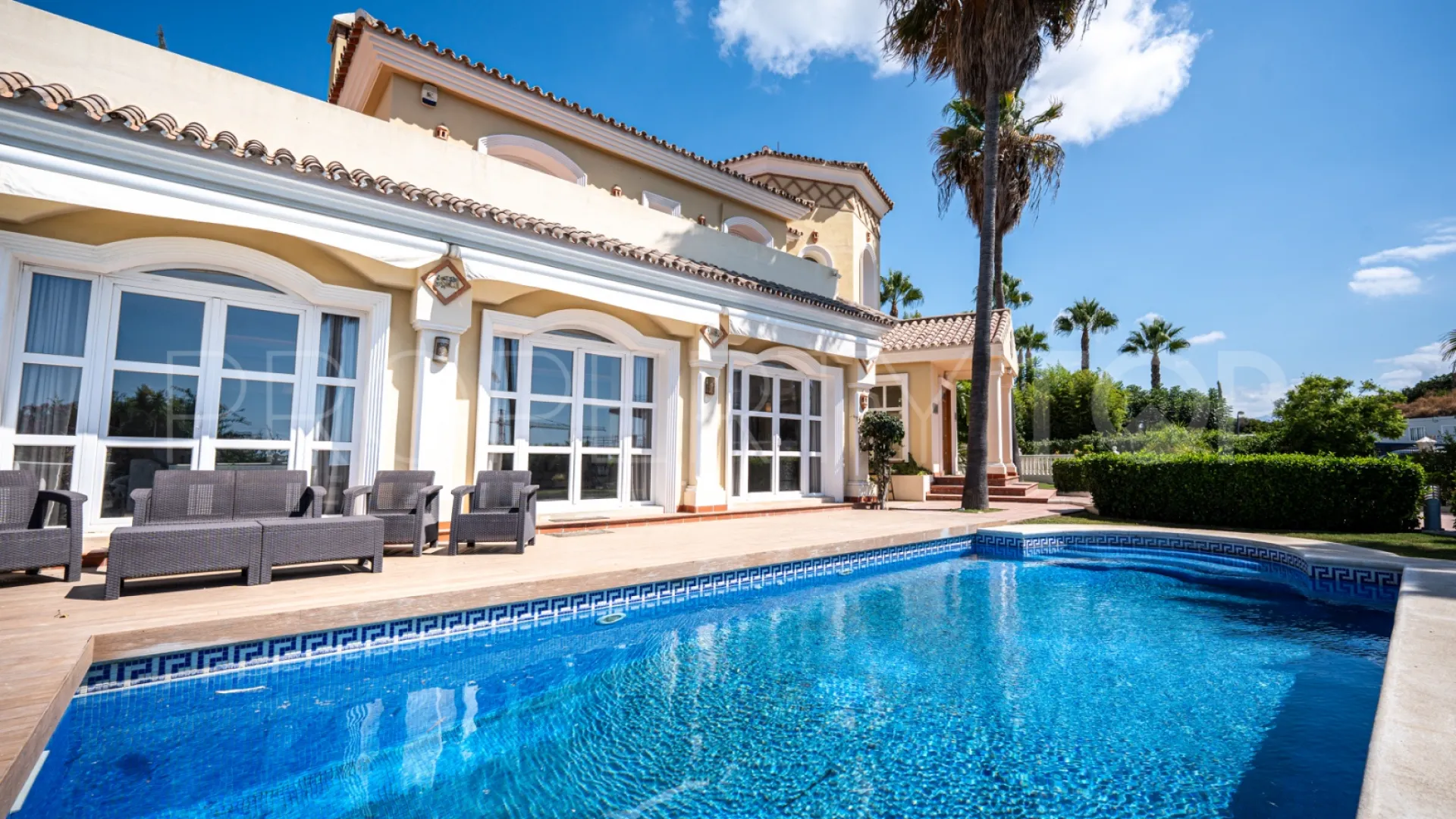 For sale Estepona 5 bedrooms villa