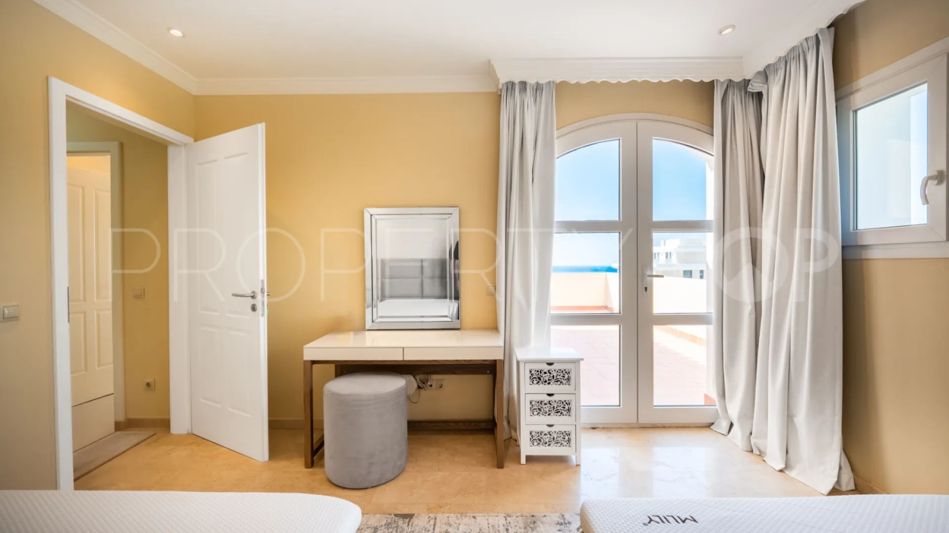 For sale Estepona 5 bedrooms villa