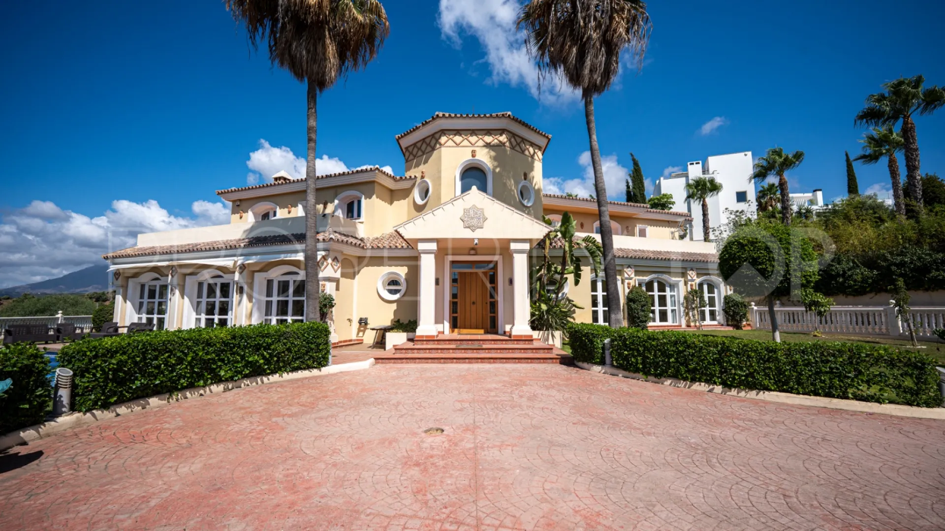 For sale Estepona 5 bedrooms villa