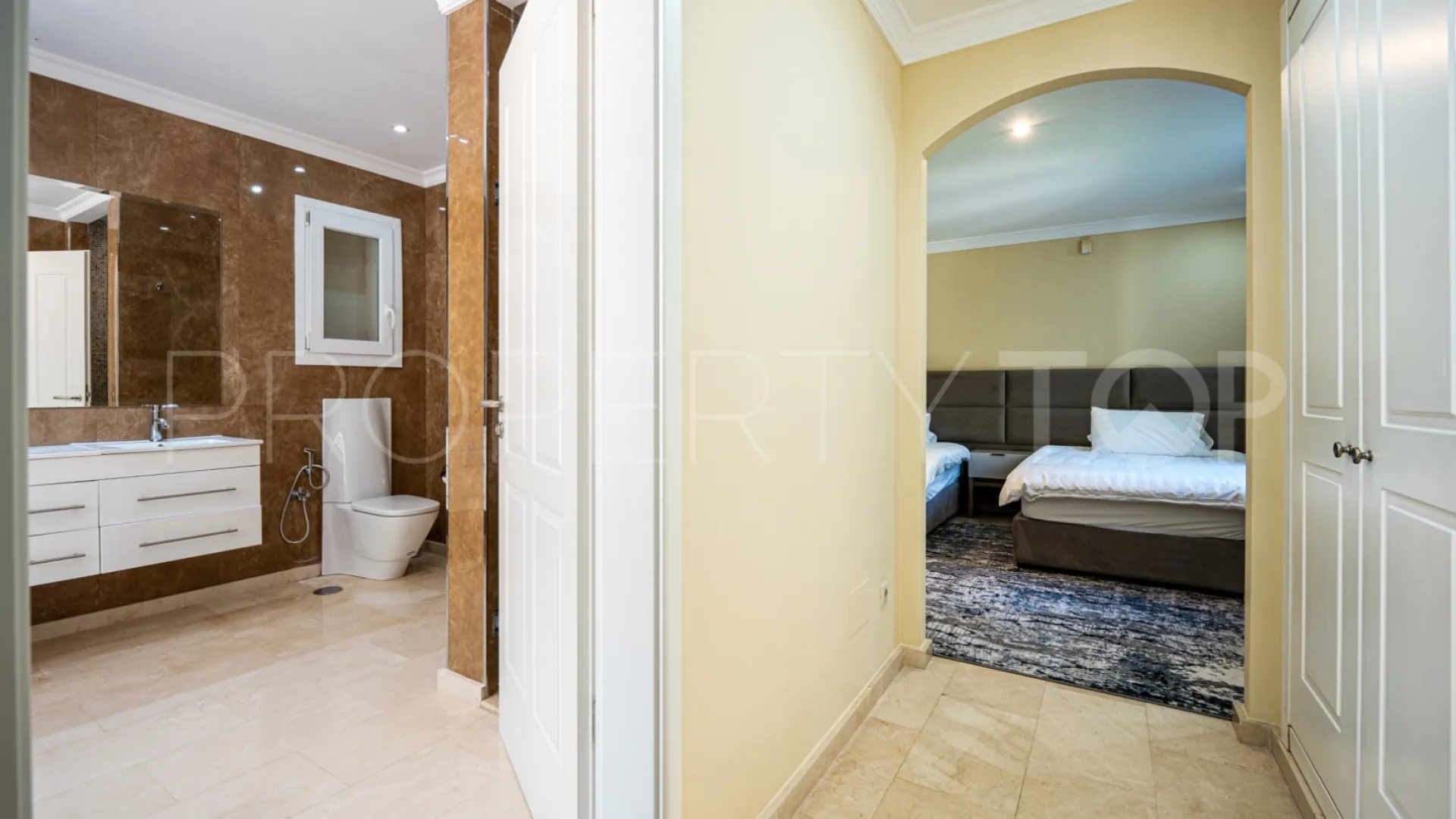 For sale Estepona 5 bedrooms villa