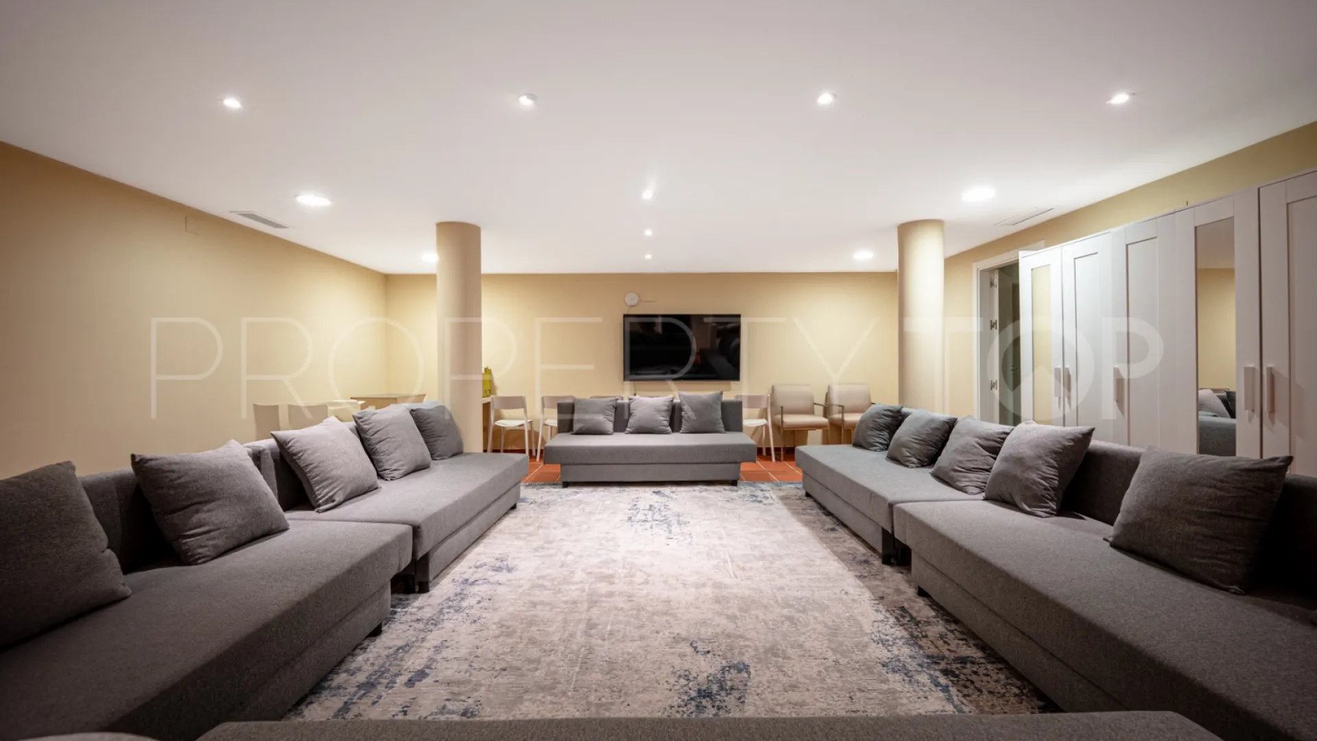 For sale Estepona 5 bedrooms villa