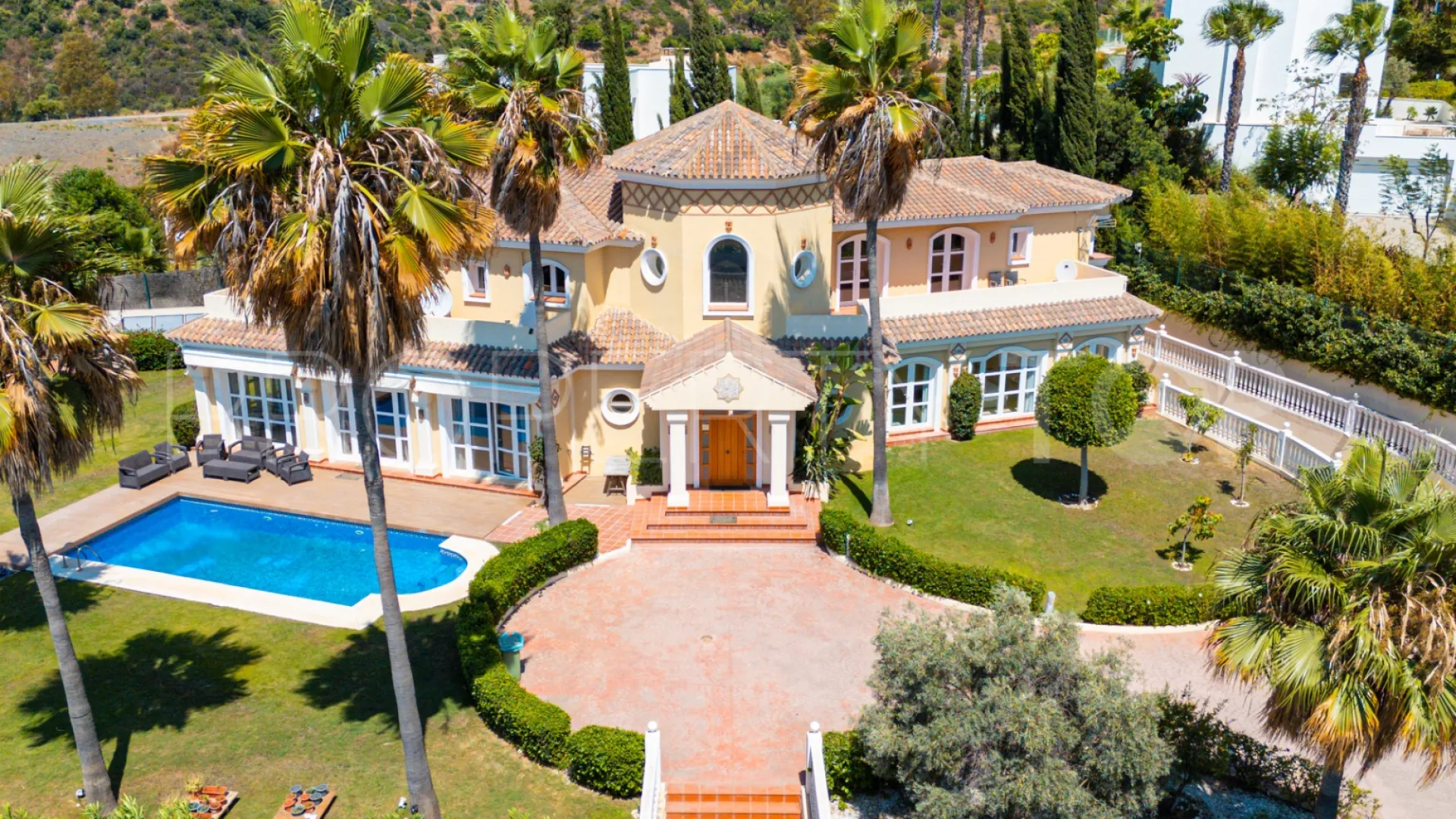 For sale Estepona 5 bedrooms villa