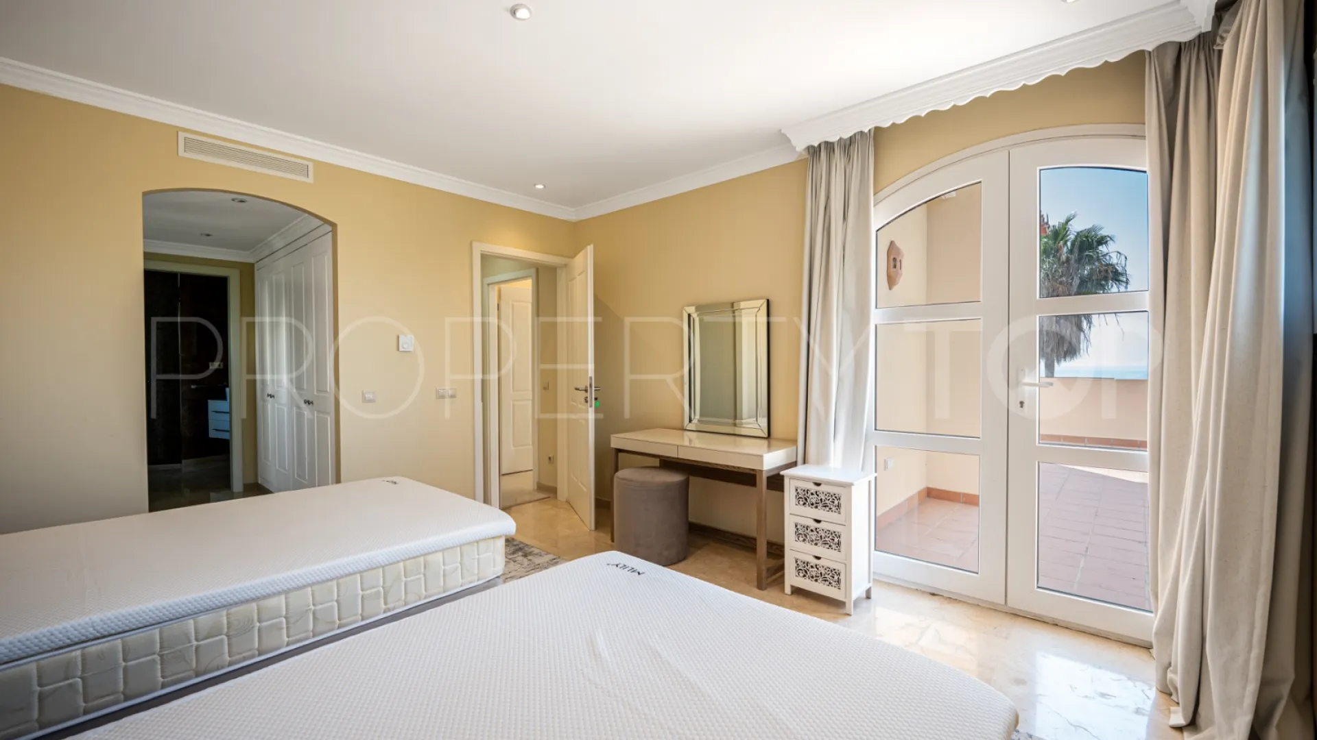 For sale Estepona 5 bedrooms villa