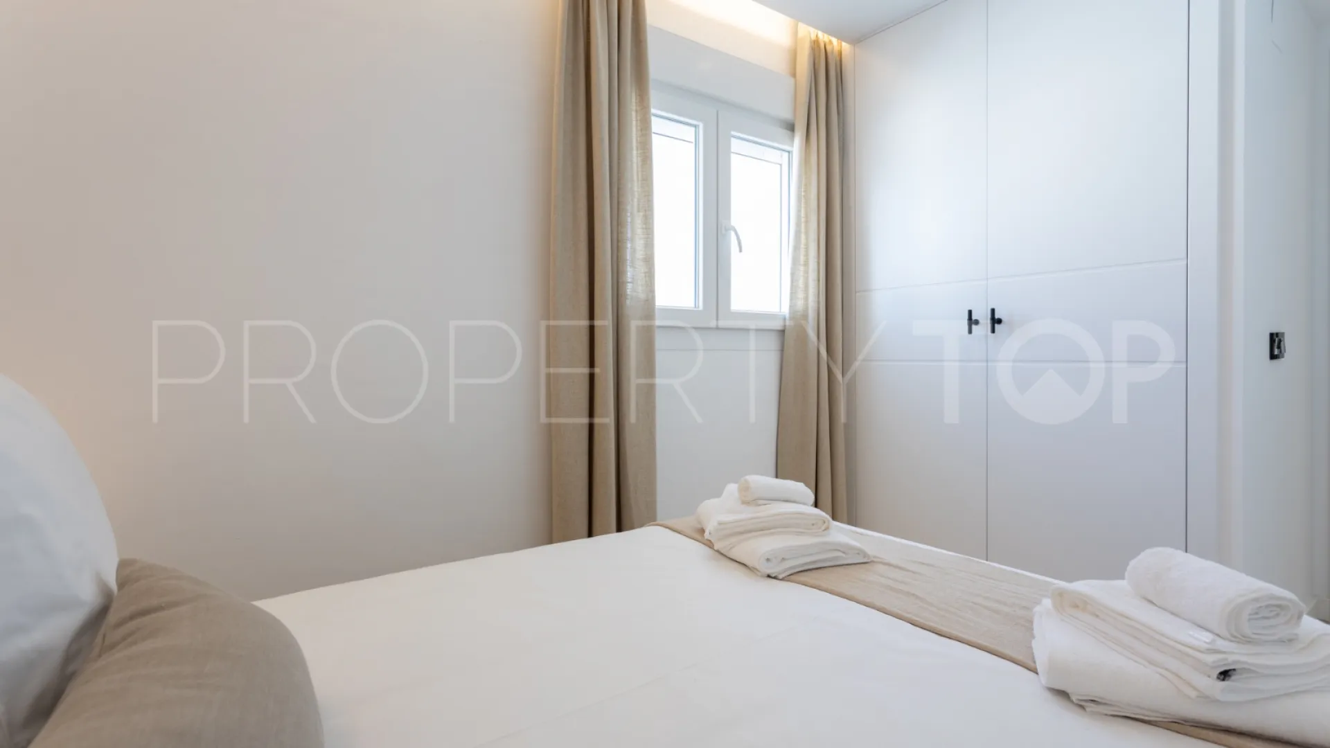Apartment with 4 bedrooms for sale in Nueva Andalucia