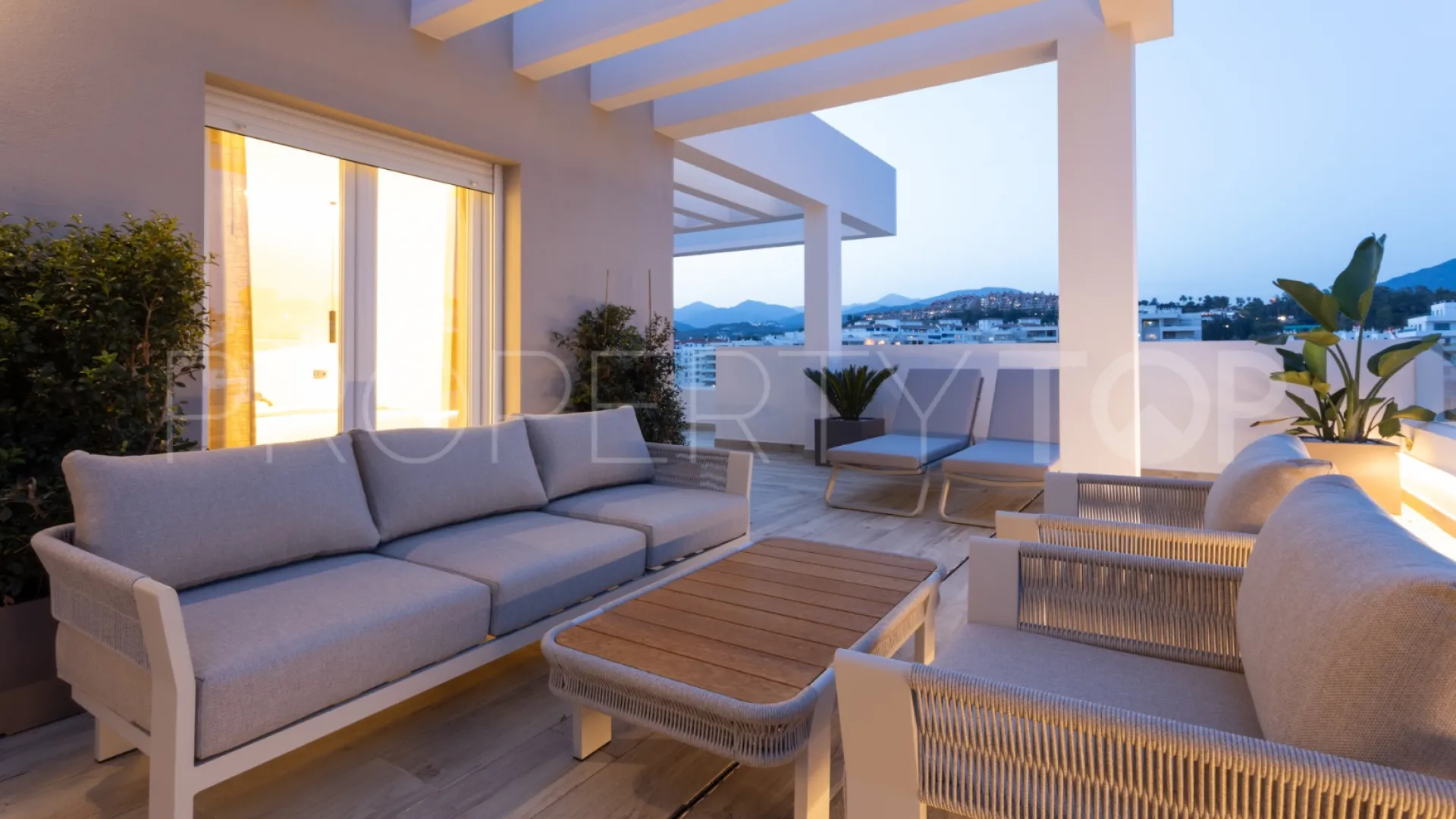Apartment with 4 bedrooms for sale in Nueva Andalucia