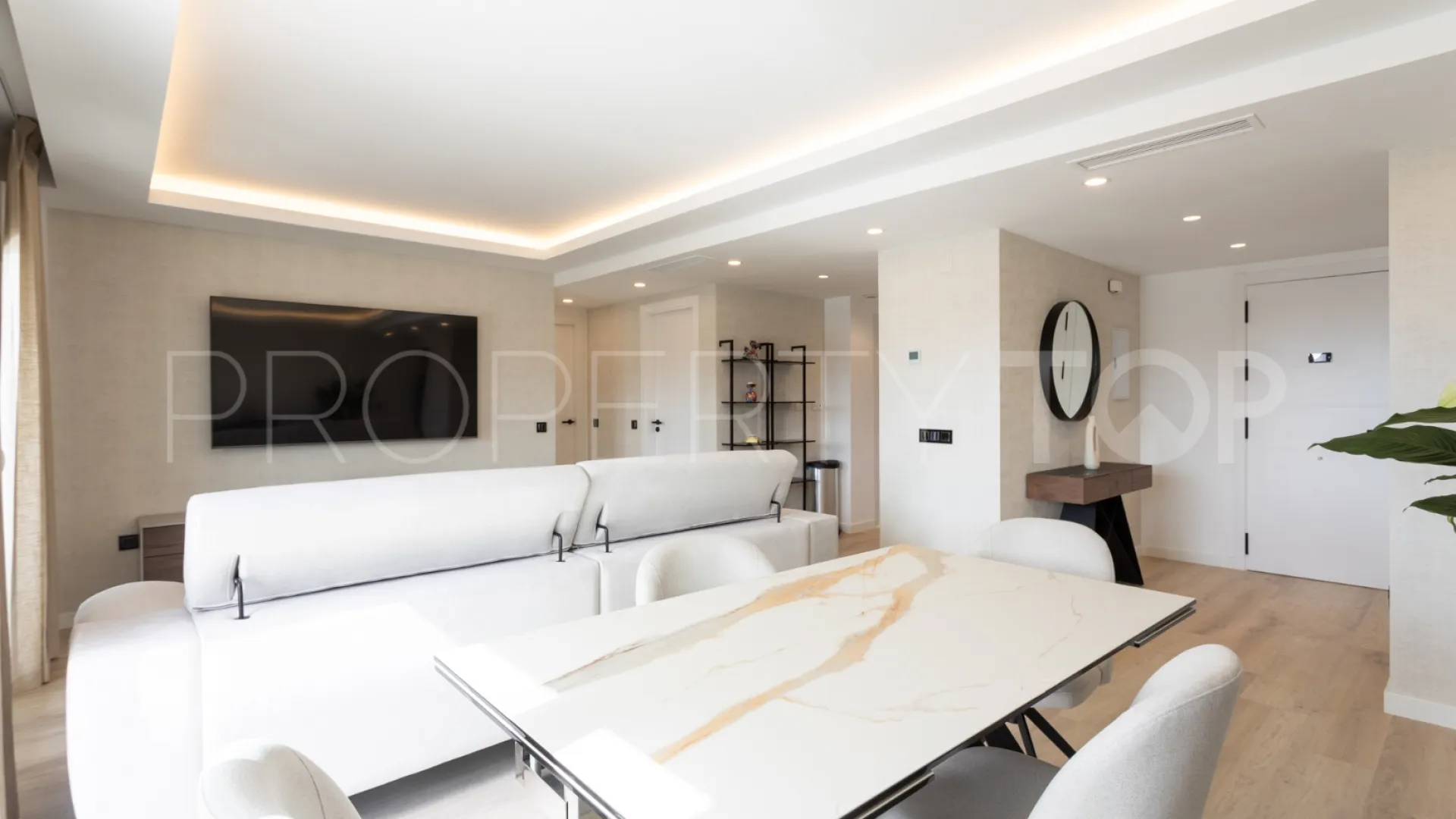 Apartment with 4 bedrooms for sale in Nueva Andalucia