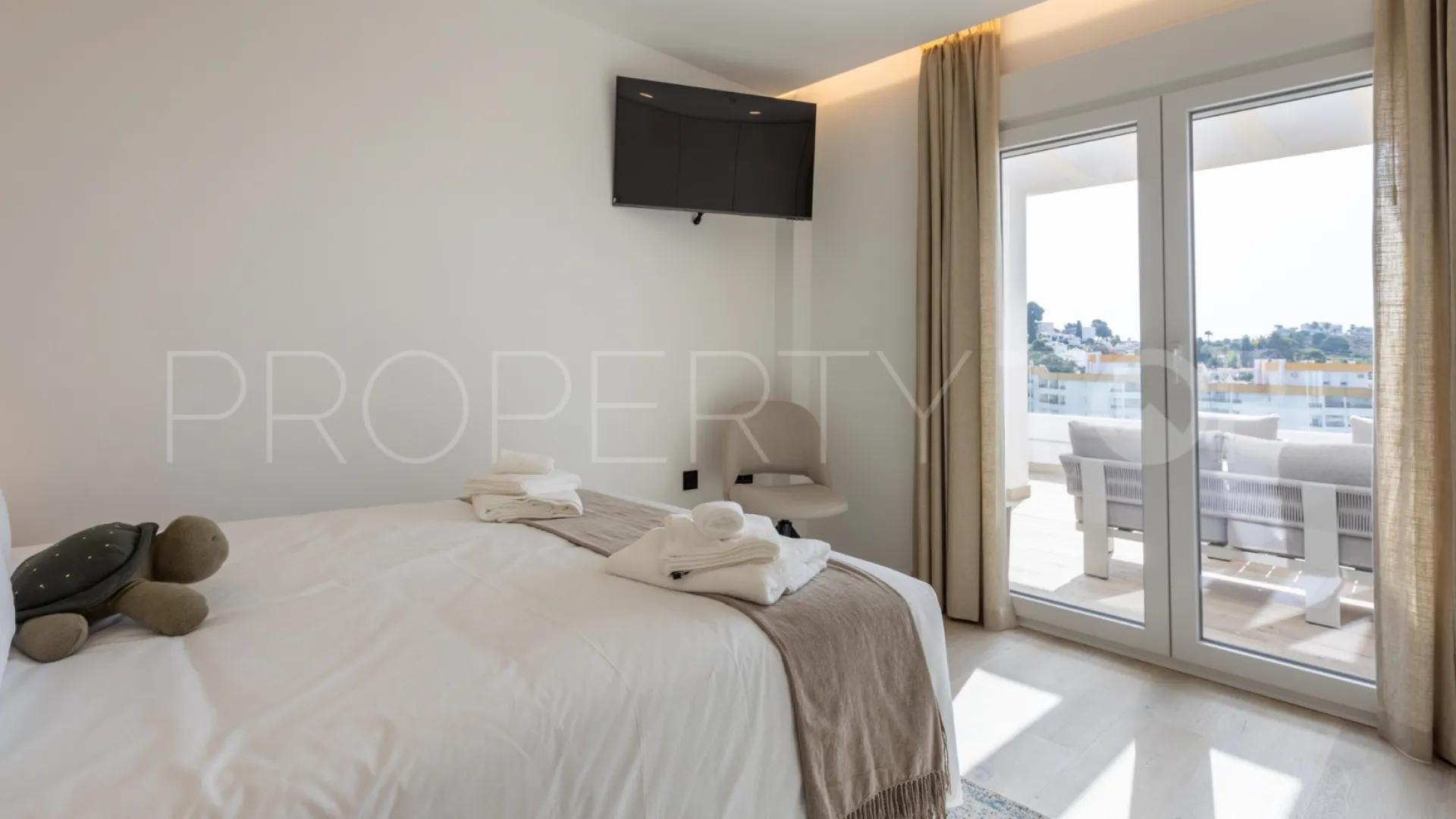 Apartment with 4 bedrooms for sale in Nueva Andalucia