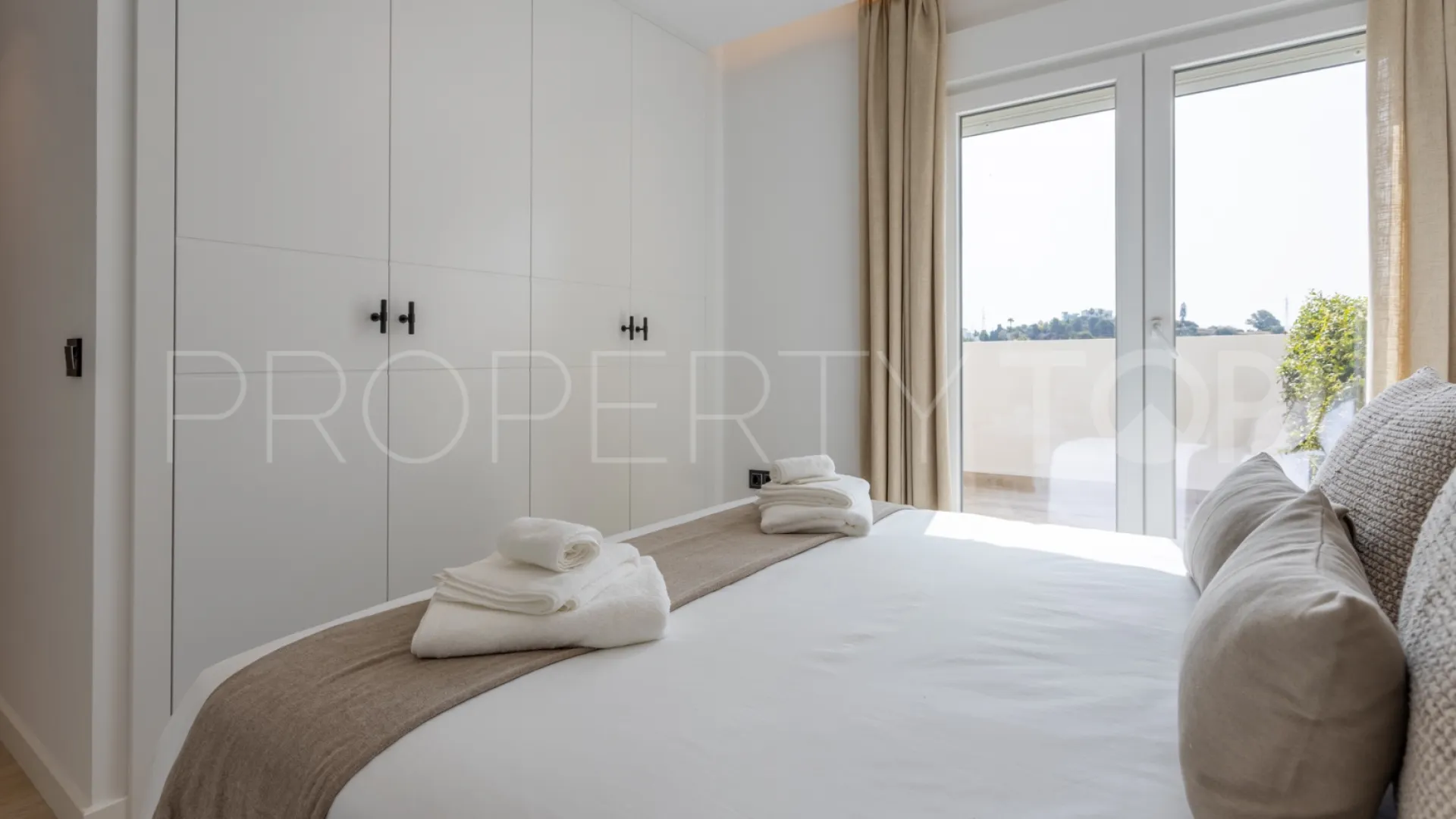 Apartment with 4 bedrooms for sale in Nueva Andalucia