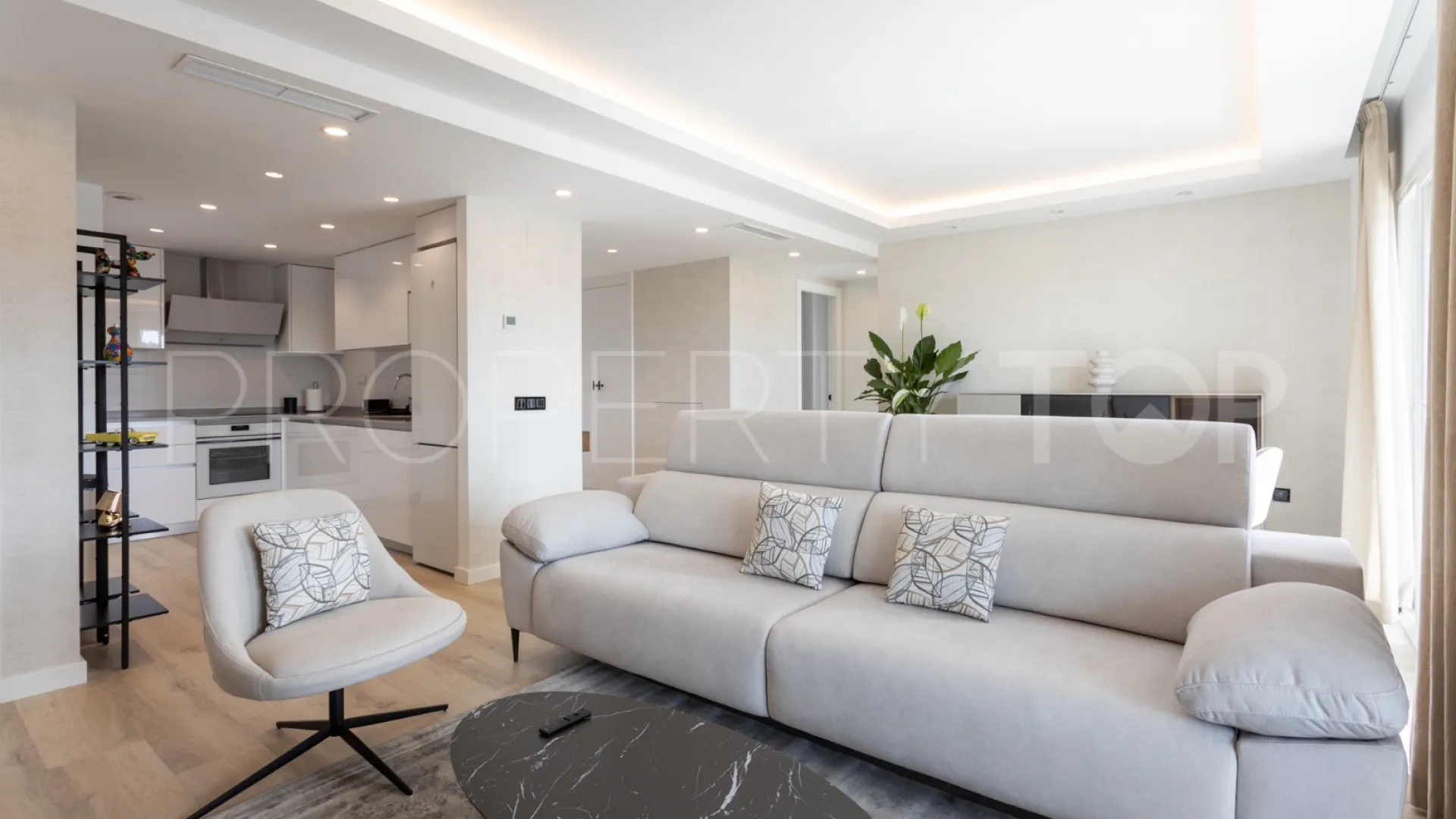 Apartment with 4 bedrooms for sale in Nueva Andalucia