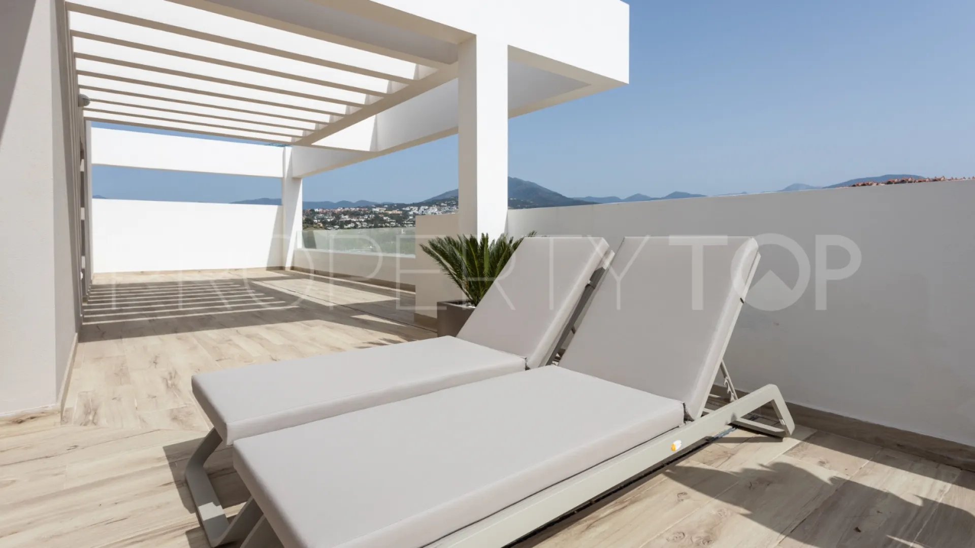 Apartment with 4 bedrooms for sale in Nueva Andalucia