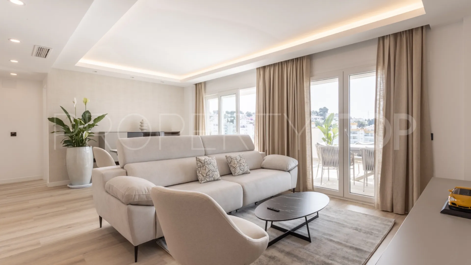 Apartment with 4 bedrooms for sale in Nueva Andalucia