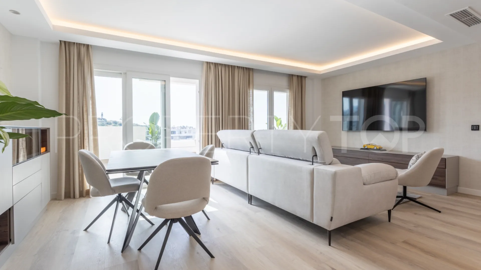Apartment with 4 bedrooms for sale in Nueva Andalucia