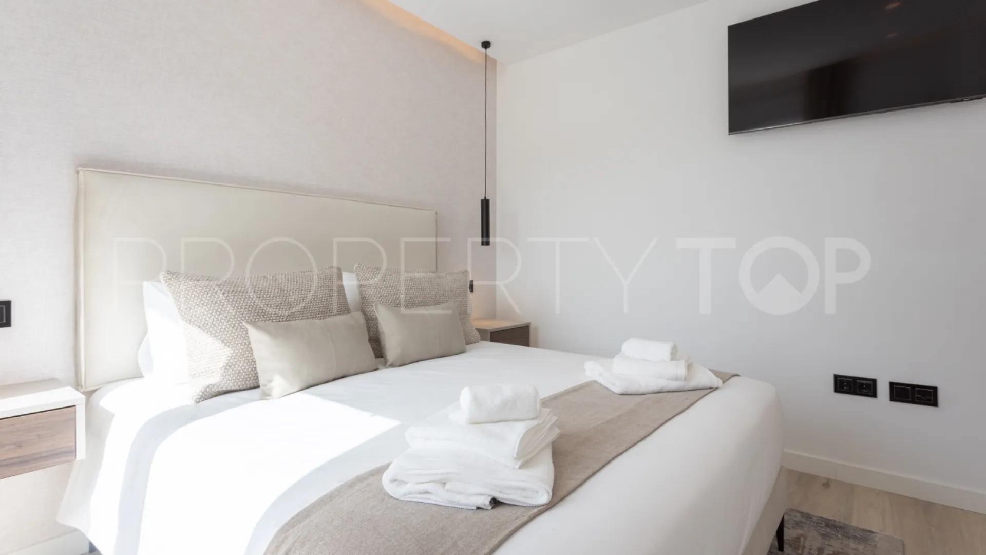 Apartment with 4 bedrooms for sale in Nueva Andalucia