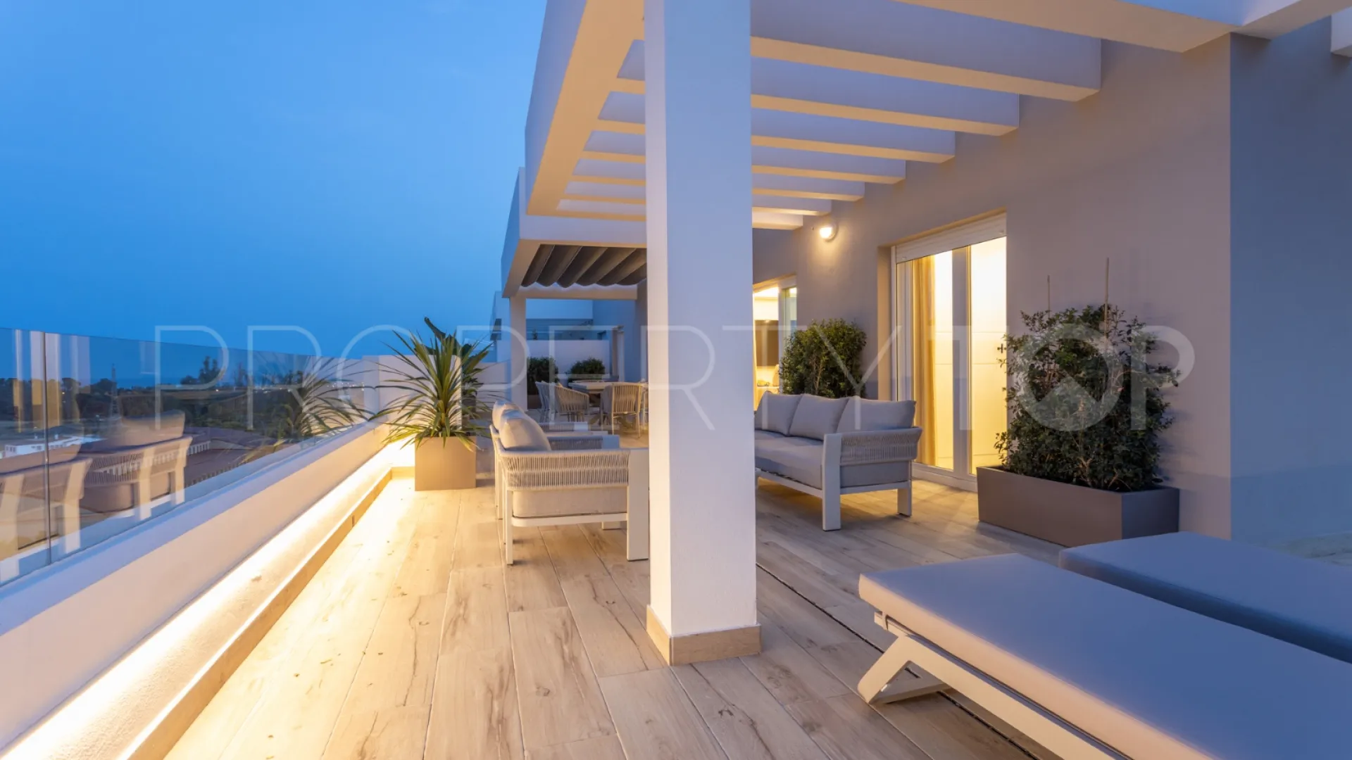 Apartment with 4 bedrooms for sale in Nueva Andalucia