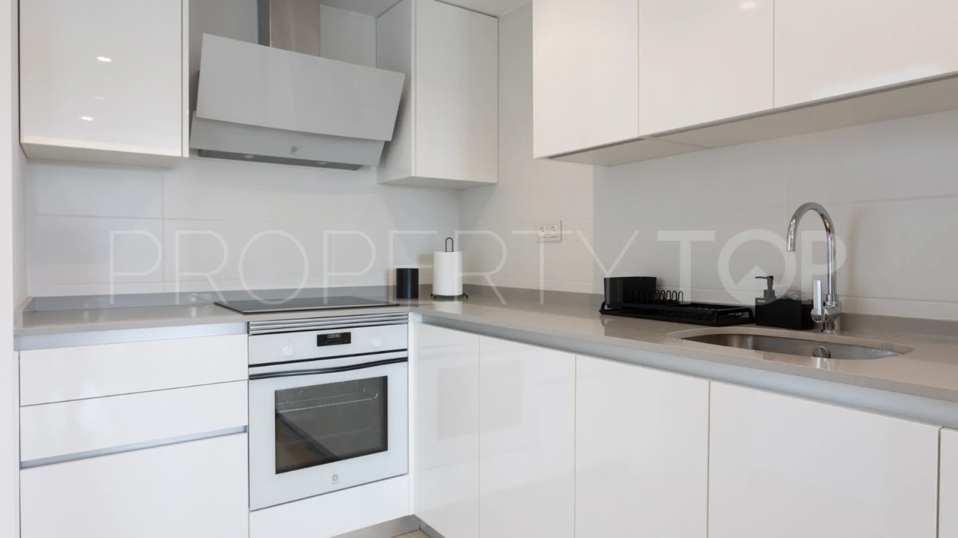 Apartment with 4 bedrooms for sale in Nueva Andalucia