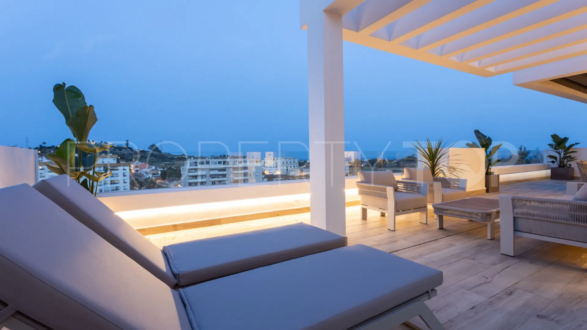 Apartment with 4 bedrooms for sale in Nueva Andalucia