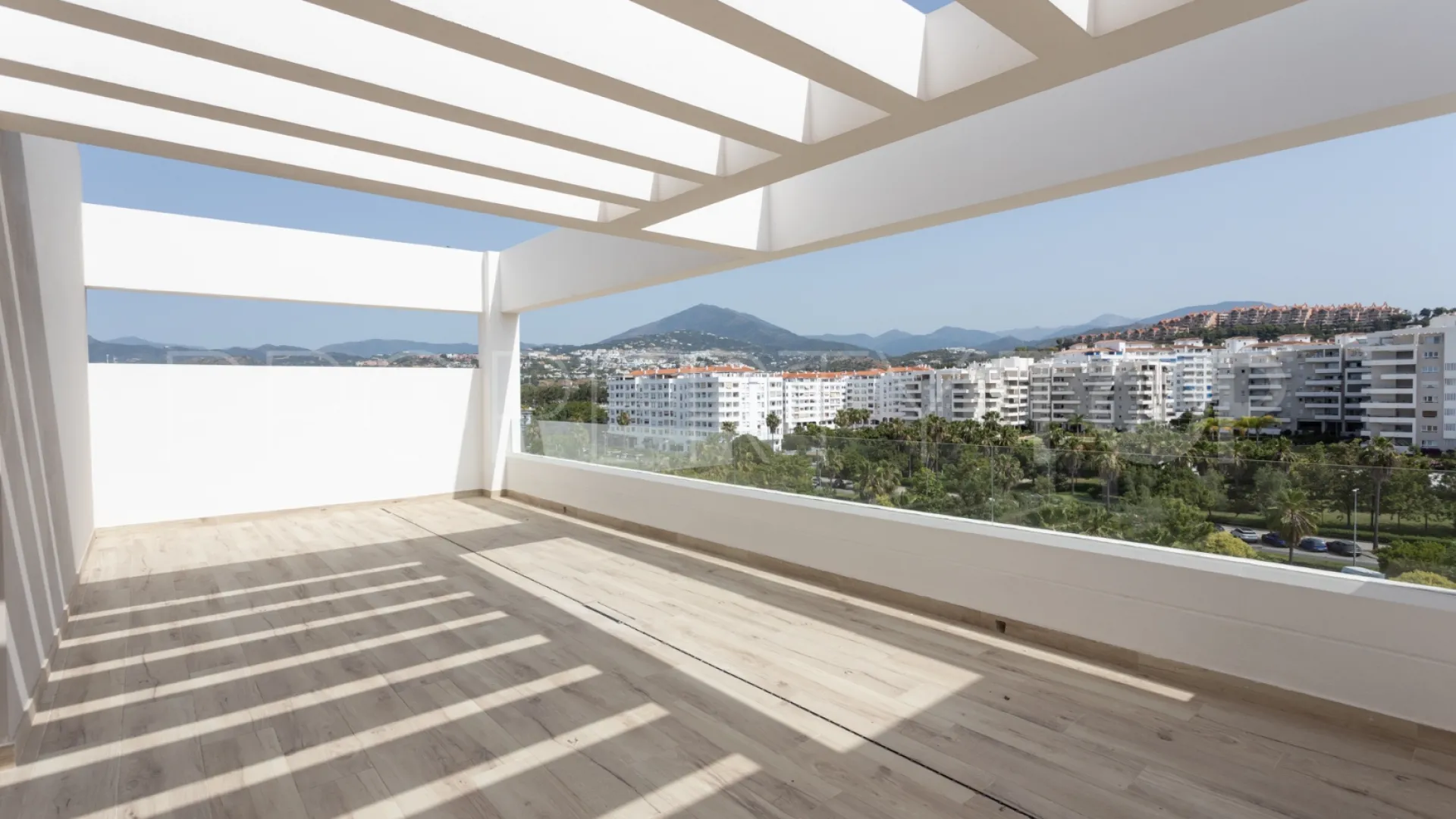 Apartment with 4 bedrooms for sale in Nueva Andalucia