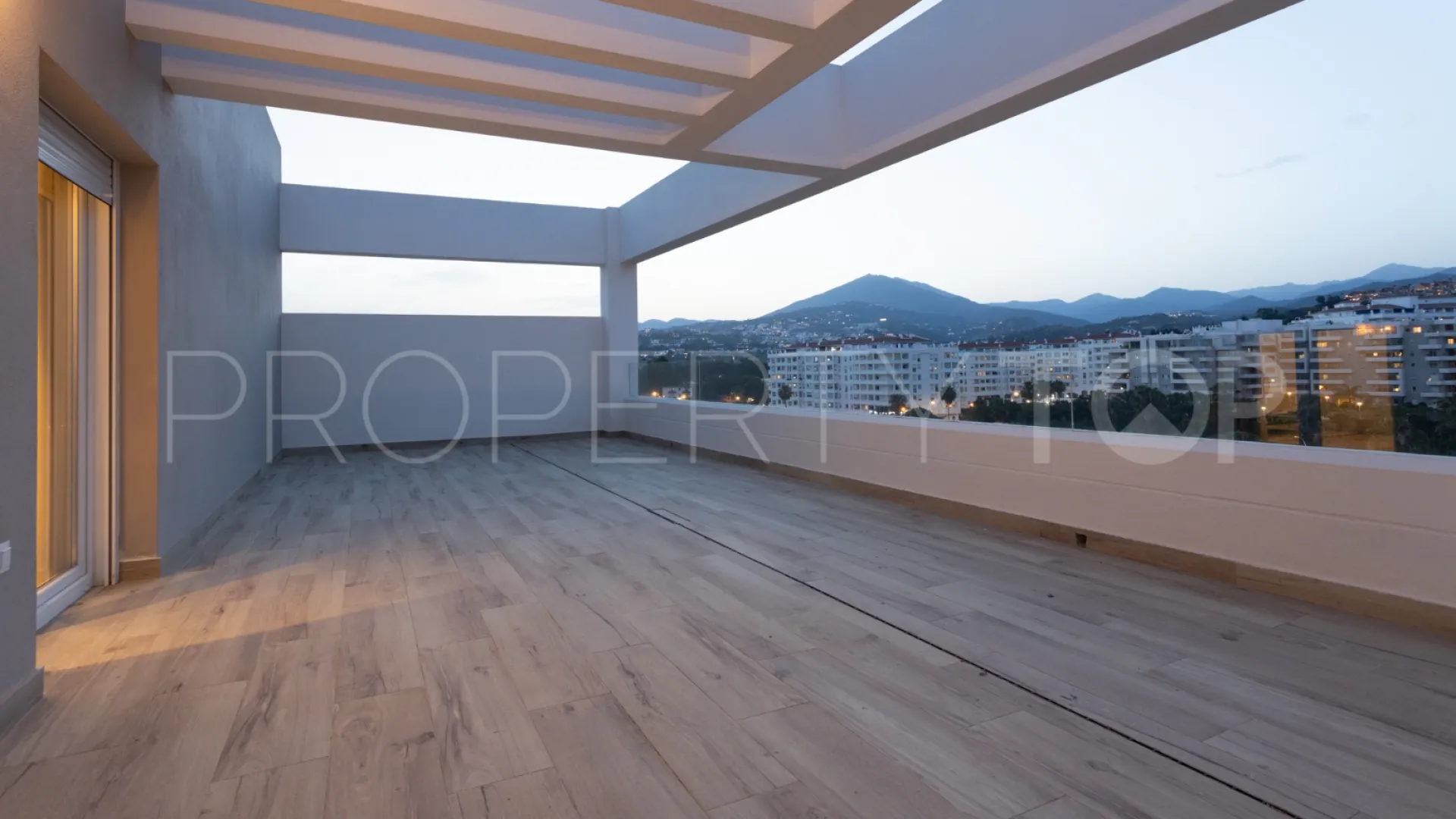 Apartment with 4 bedrooms for sale in Nueva Andalucia