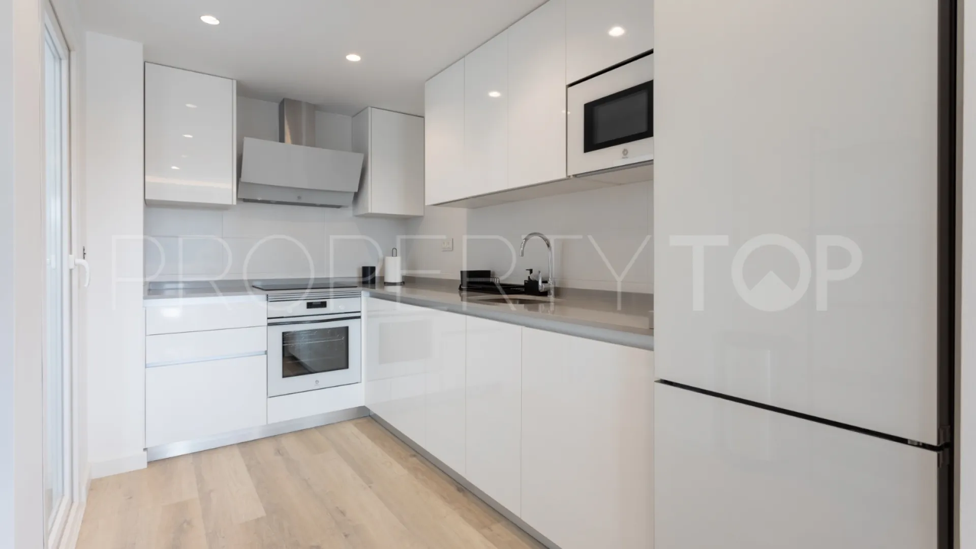 Apartment with 4 bedrooms for sale in Nueva Andalucia