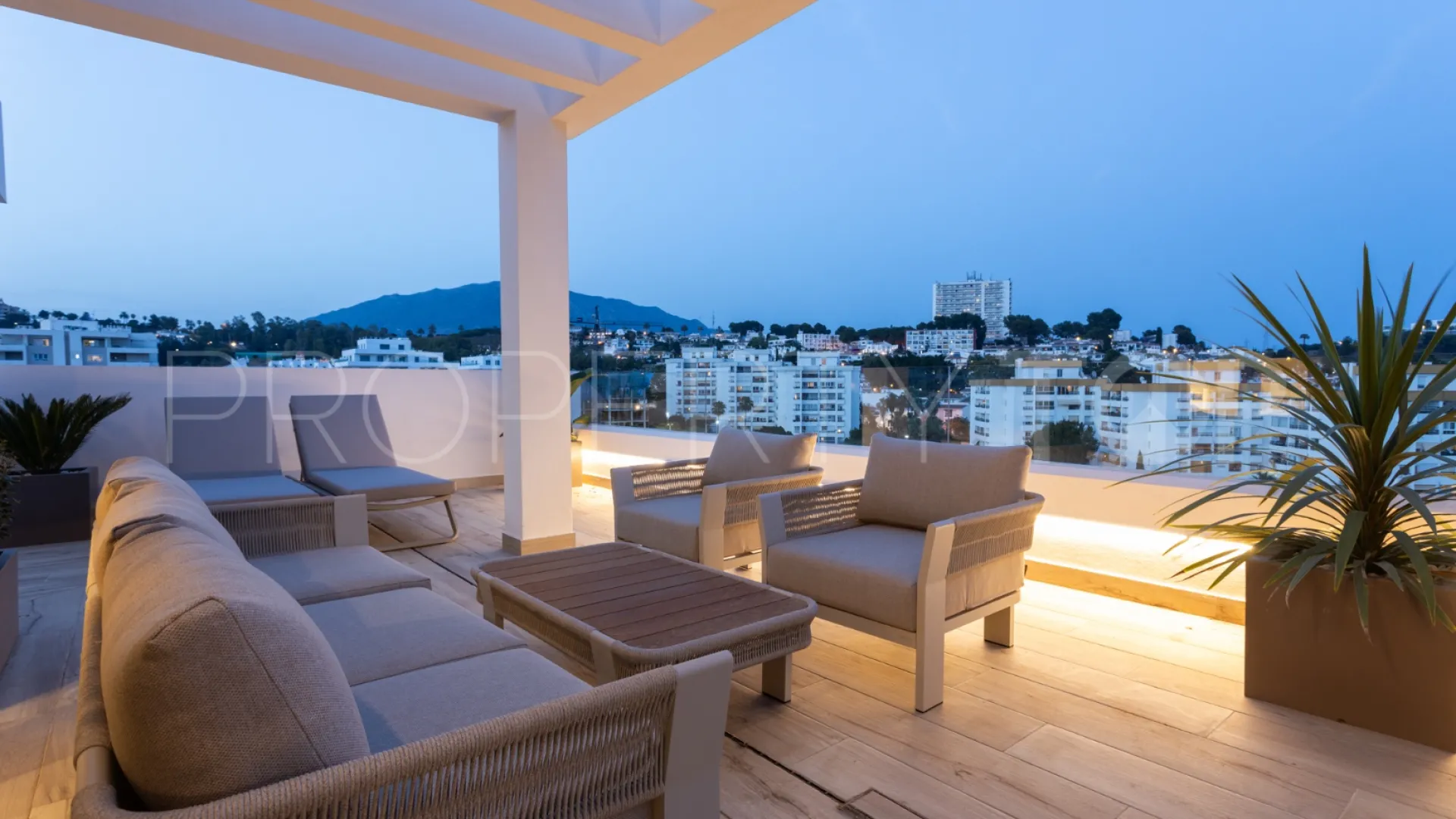 Apartment with 4 bedrooms for sale in Nueva Andalucia
