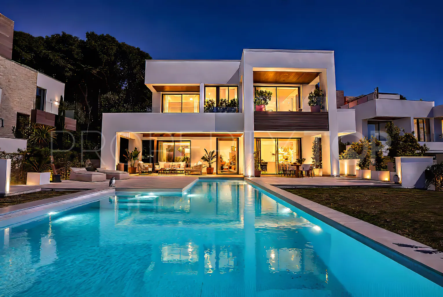 4 bedrooms villa for sale in Marbella Golden Mile