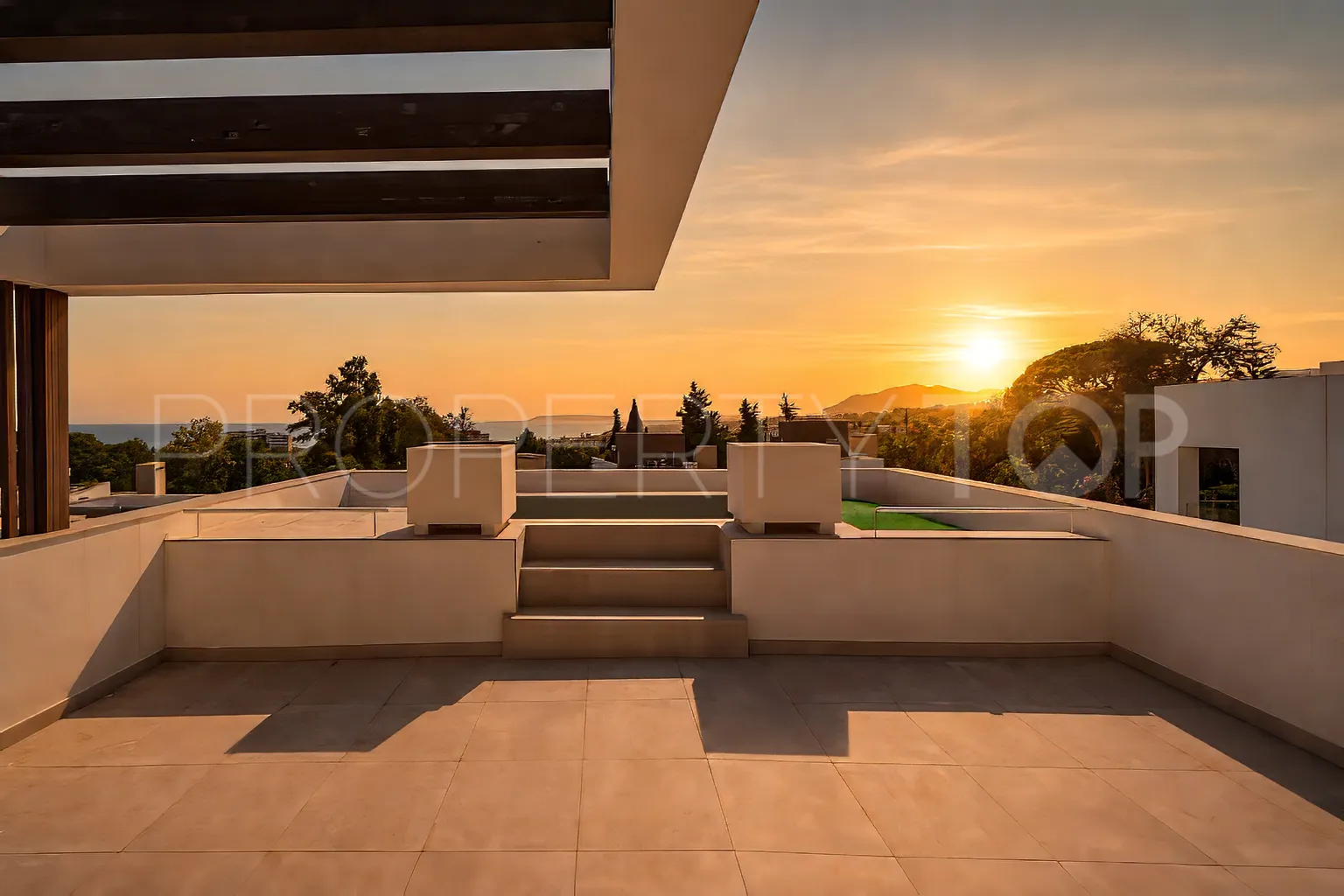 4 bedrooms villa for sale in Marbella Golden Mile