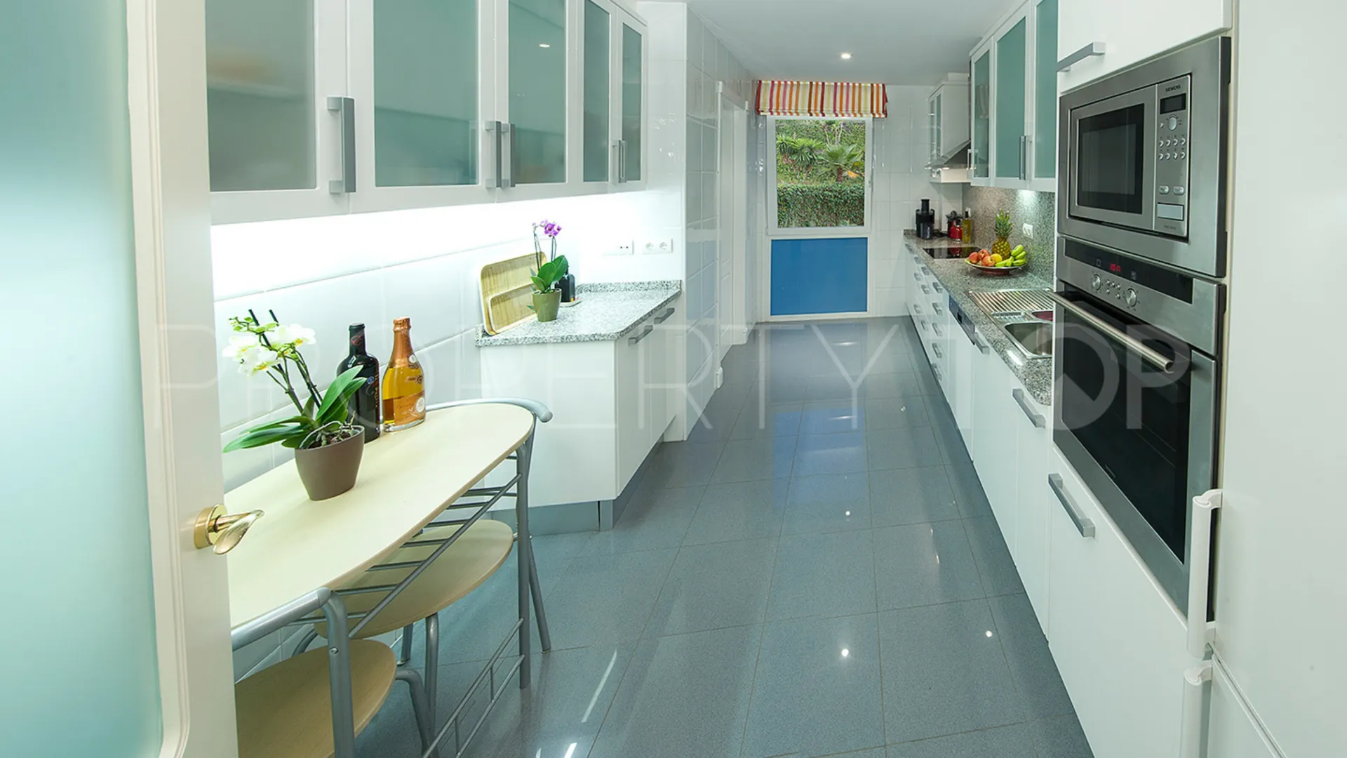 For sale ground floor apartment in Marbella