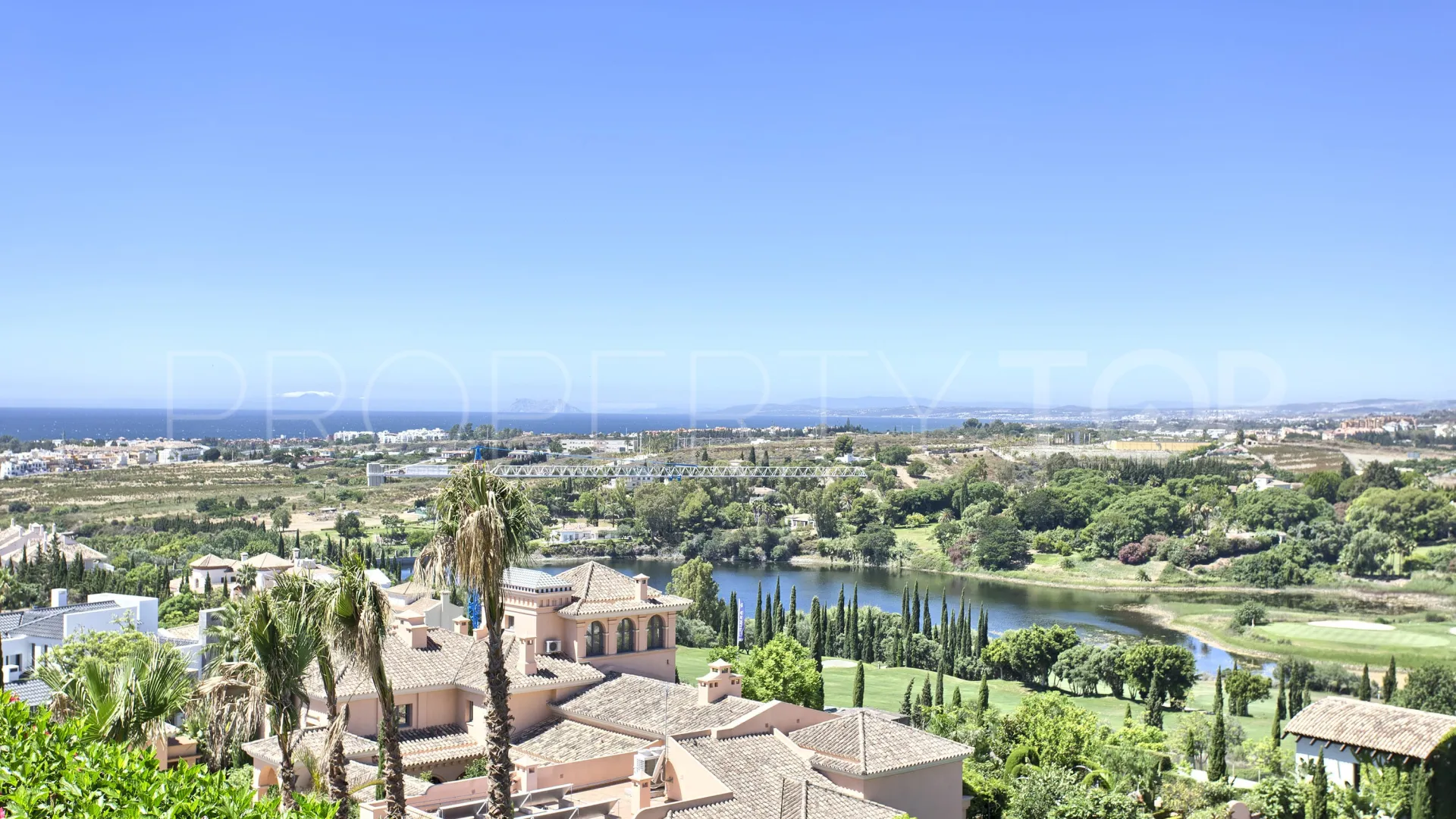 For sale villa with 4 bedrooms in Benahavis