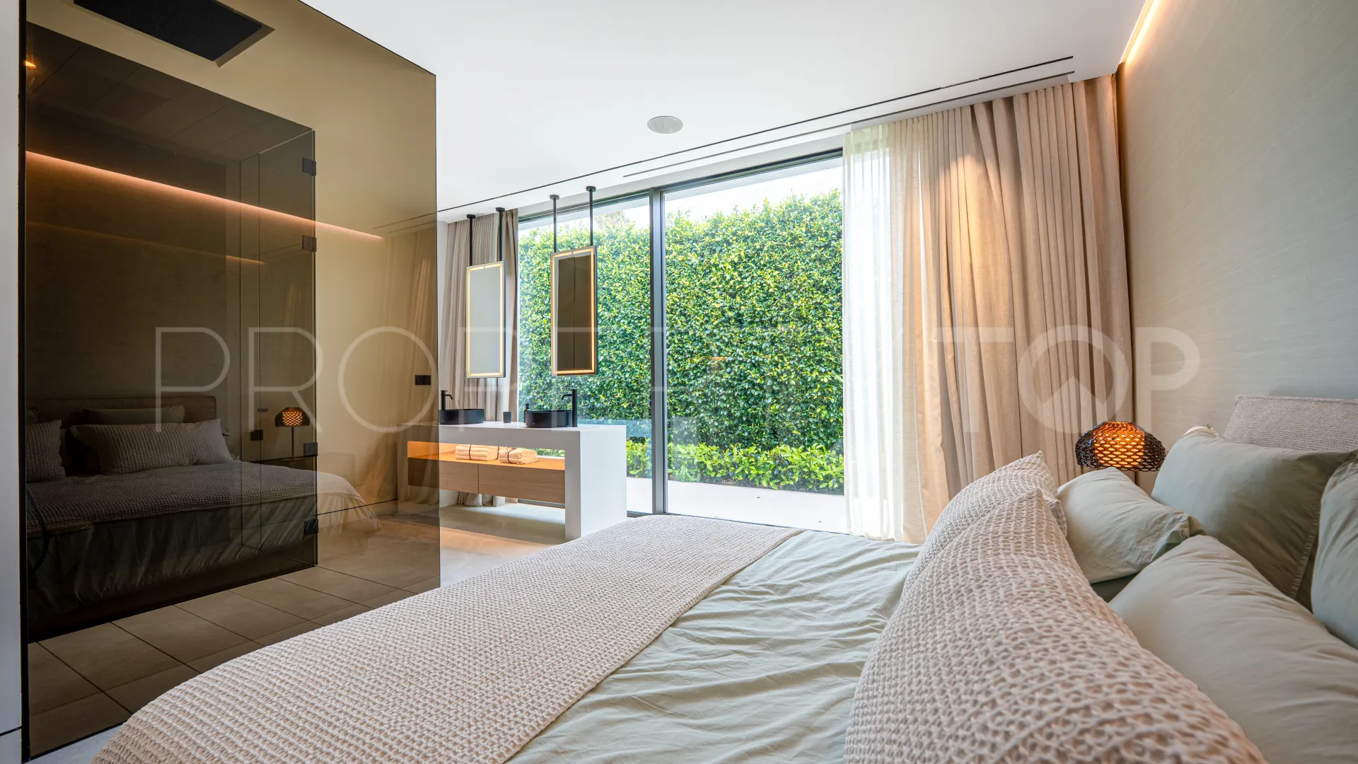 Villa con 5 dormitorios a la venta en Marbella Golden Mile