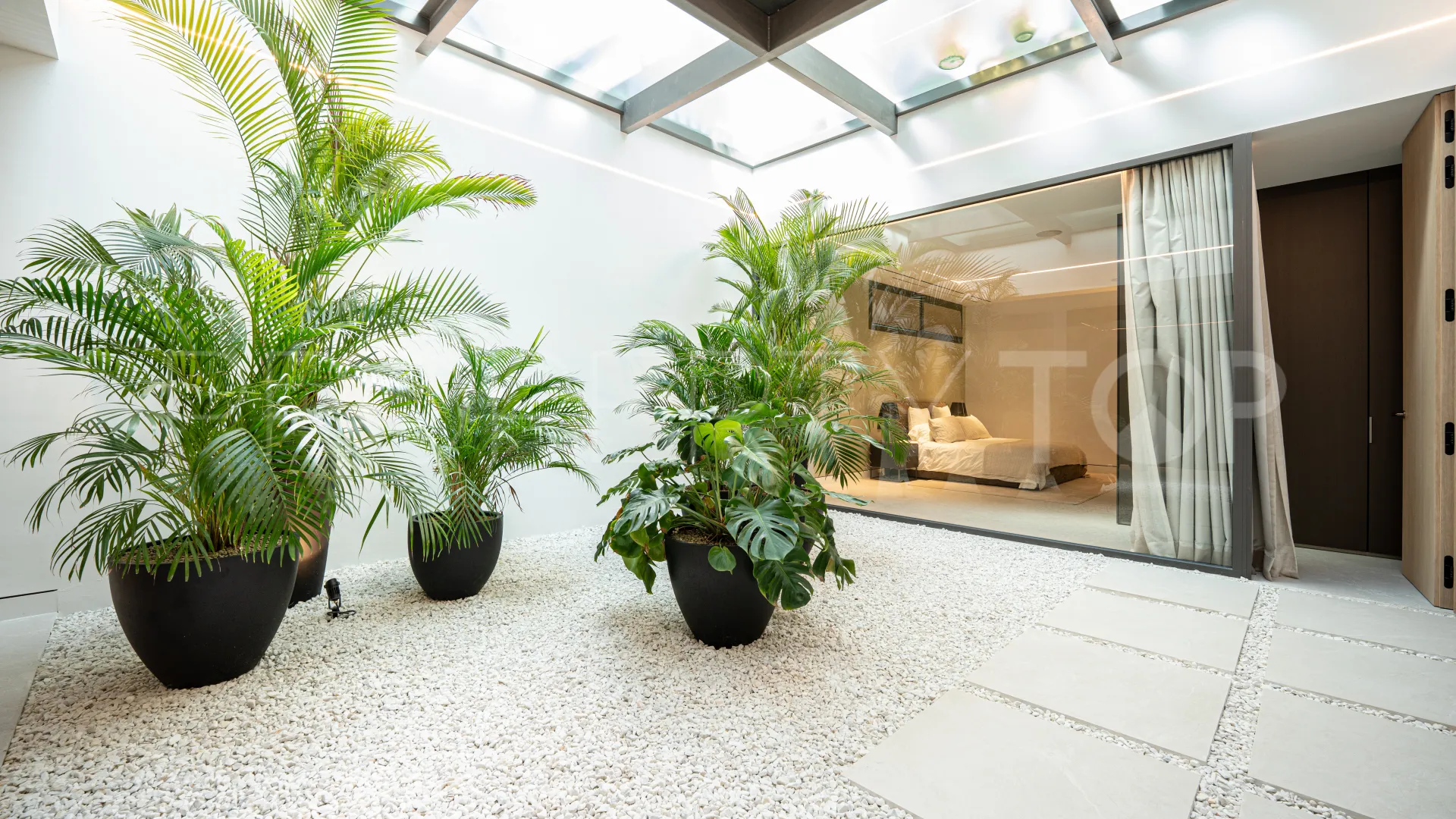 Villa con 5 dormitorios a la venta en Marbella Golden Mile