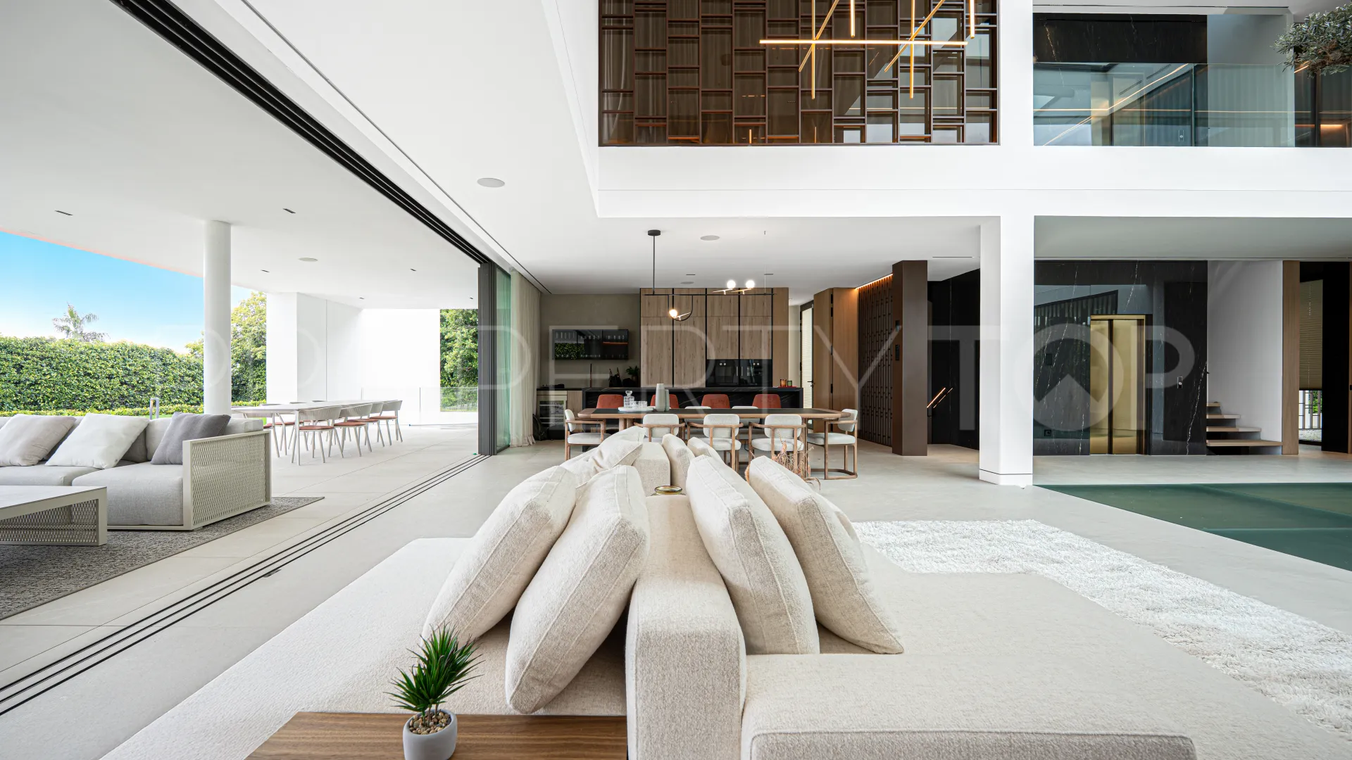 Villa con 5 dormitorios a la venta en Marbella Golden Mile