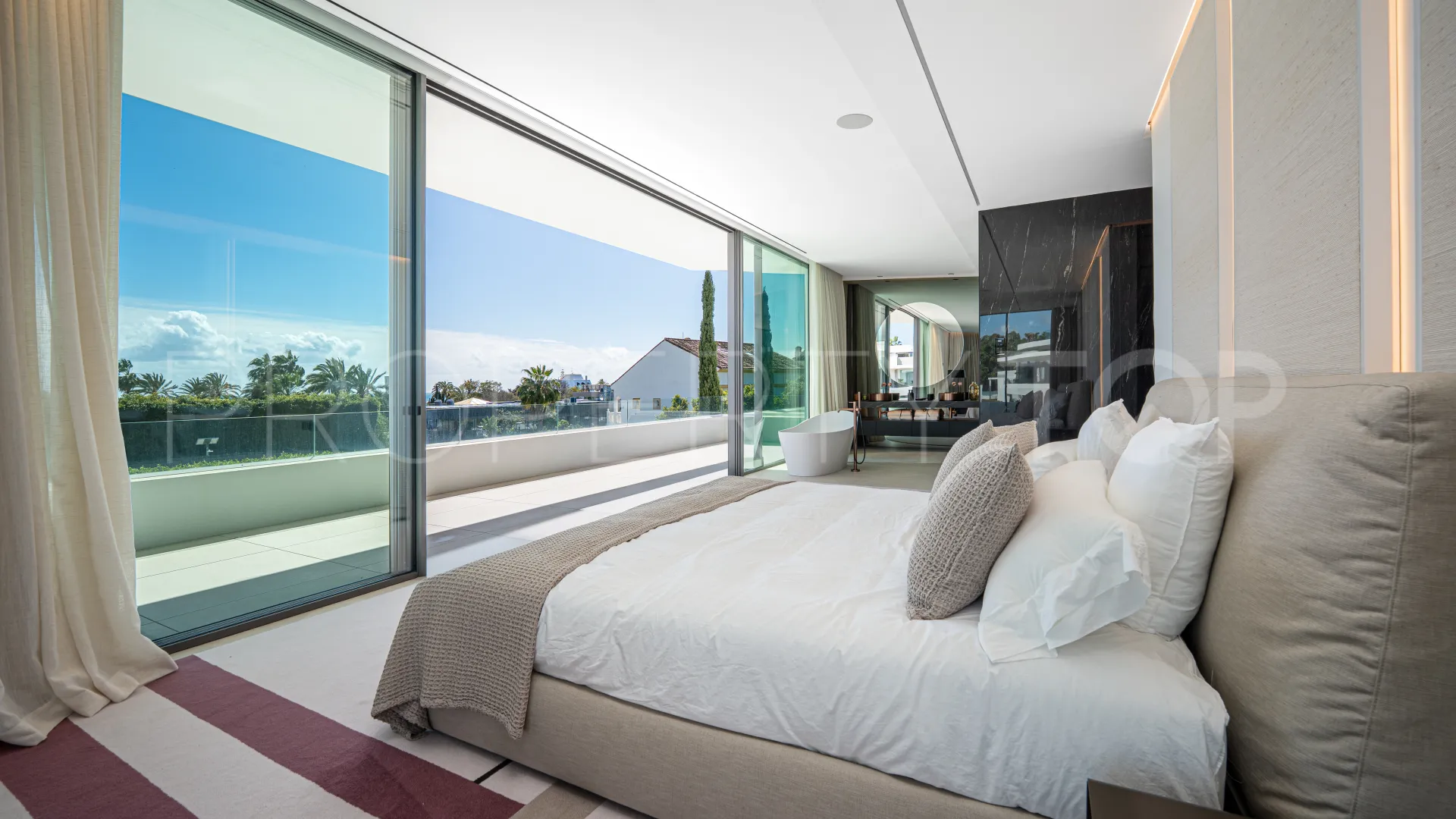 Villa con 5 dormitorios a la venta en Marbella Golden Mile