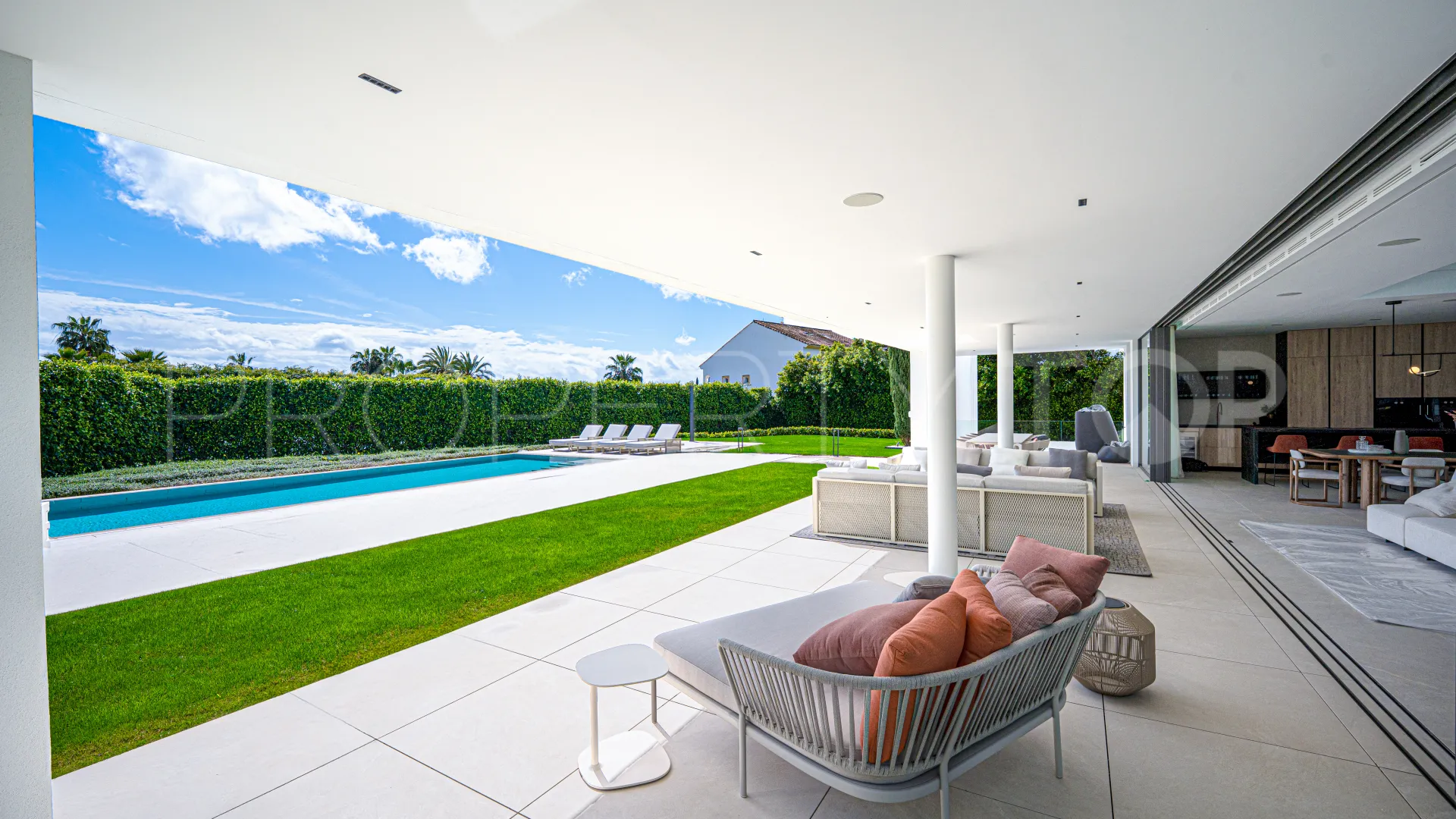 Villa con 5 dormitorios a la venta en Marbella Golden Mile