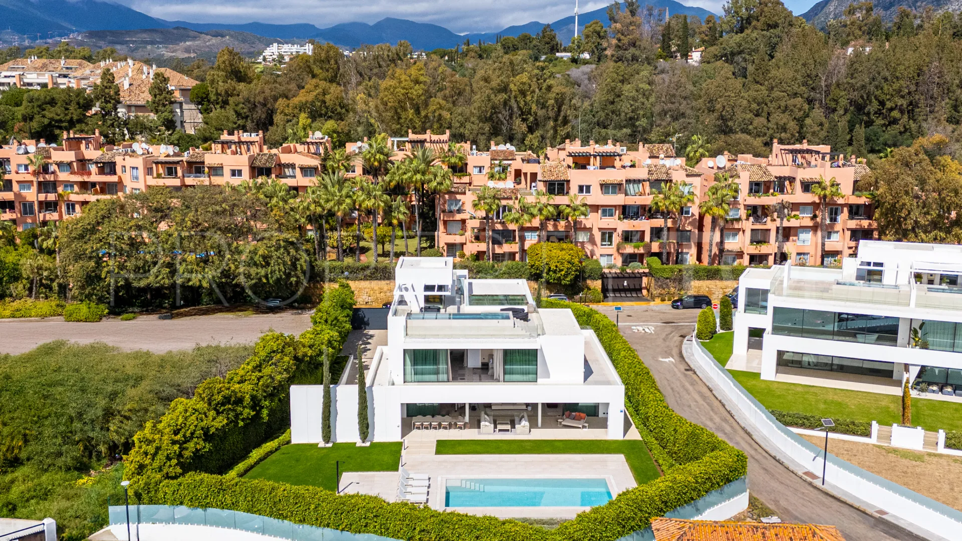 Villa con 5 dormitorios a la venta en Marbella Golden Mile