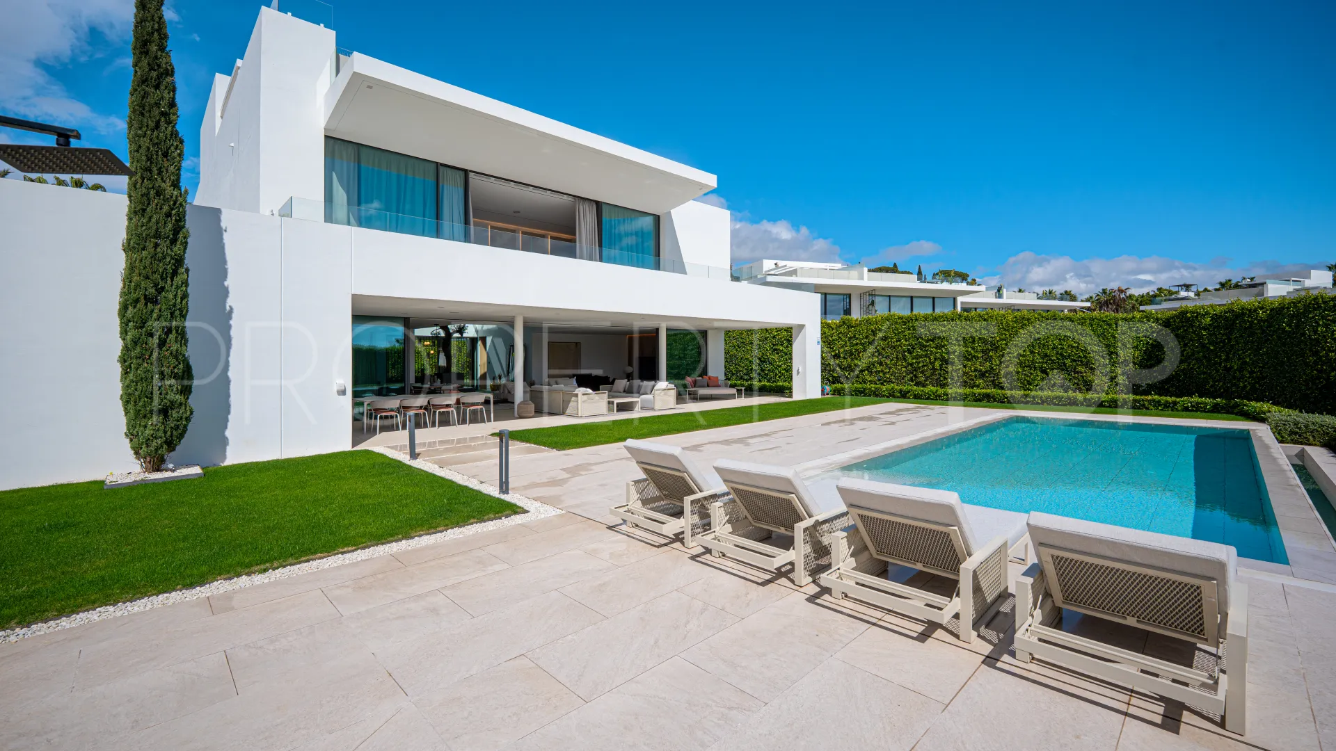 Villa con 5 dormitorios a la venta en Marbella Golden Mile