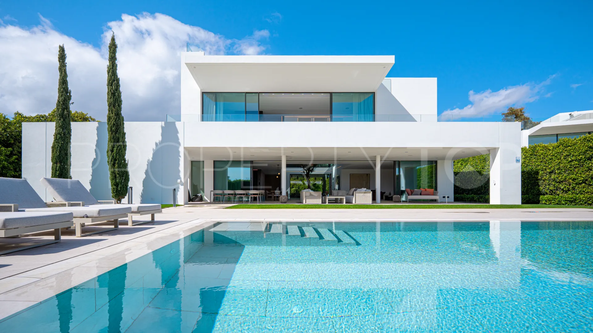Villa con 5 dormitorios a la venta en Marbella Golden Mile