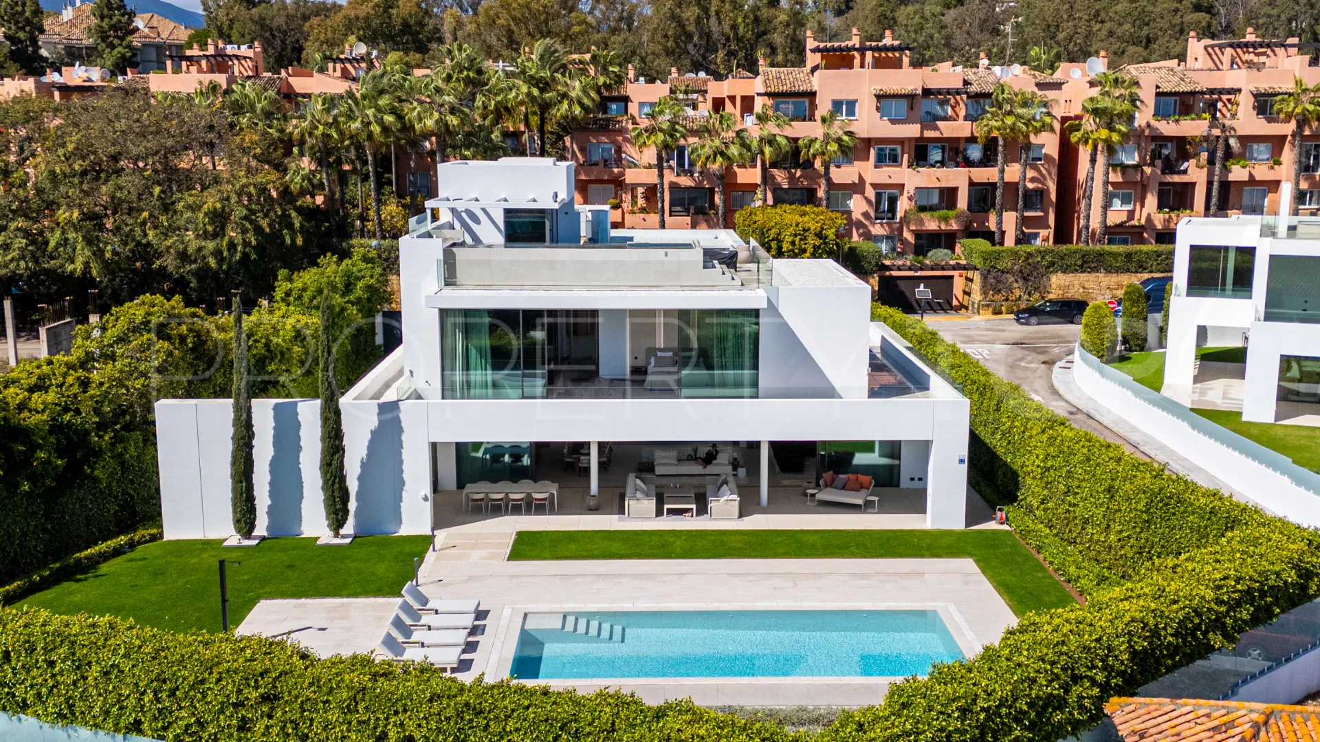 Villa con 5 dormitorios a la venta en Marbella Golden Mile