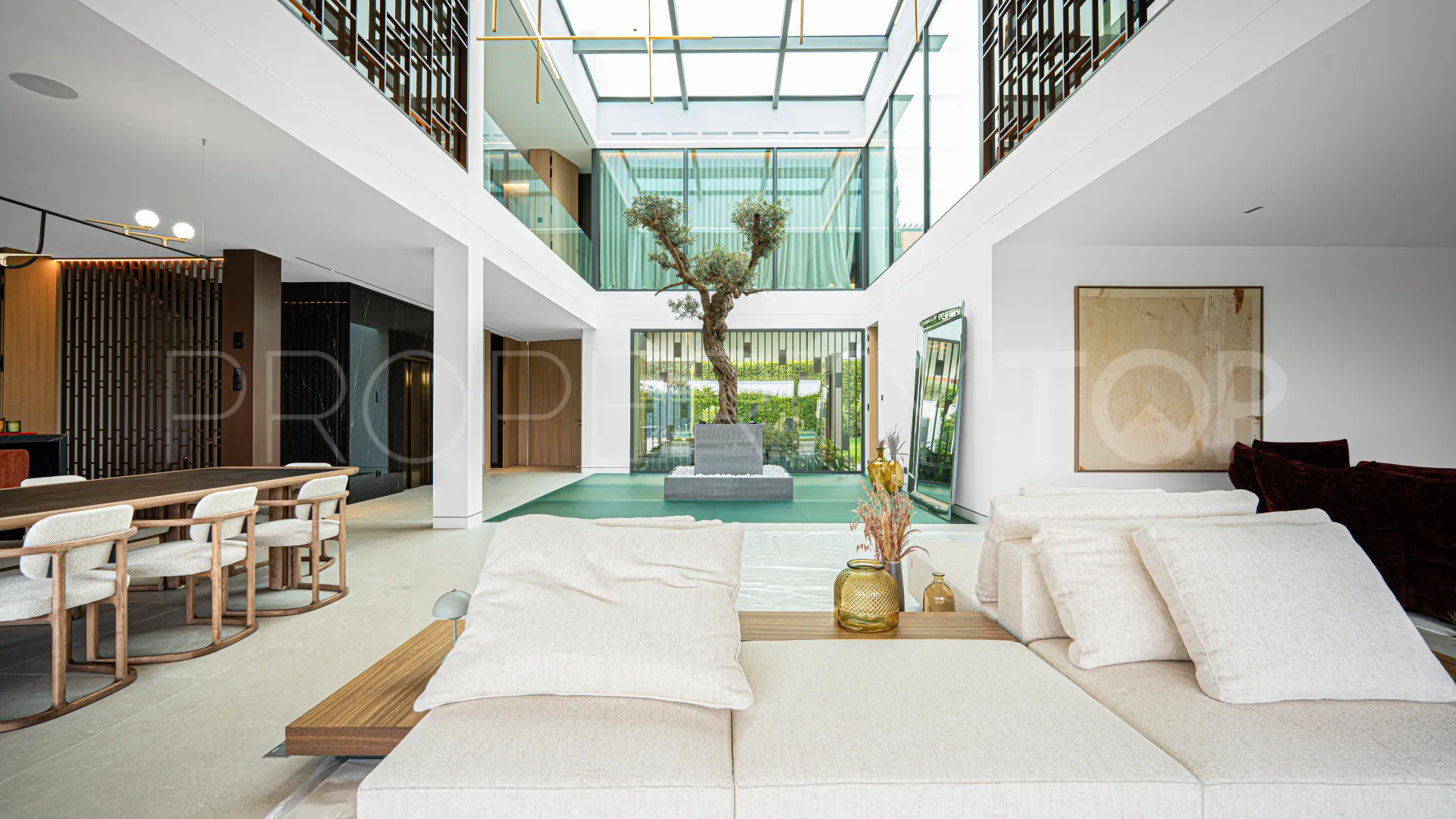 Villa con 5 dormitorios a la venta en Marbella Golden Mile