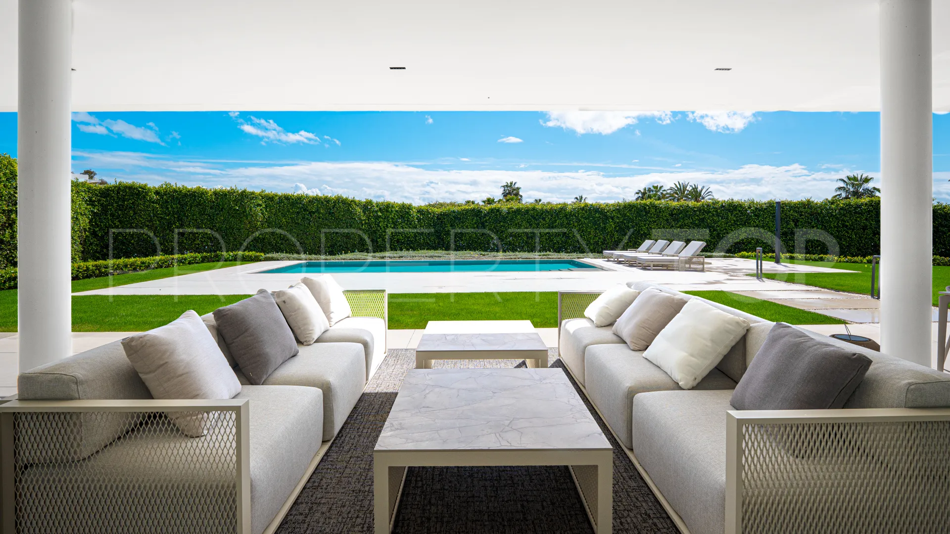 Villa con 5 dormitorios a la venta en Marbella Golden Mile