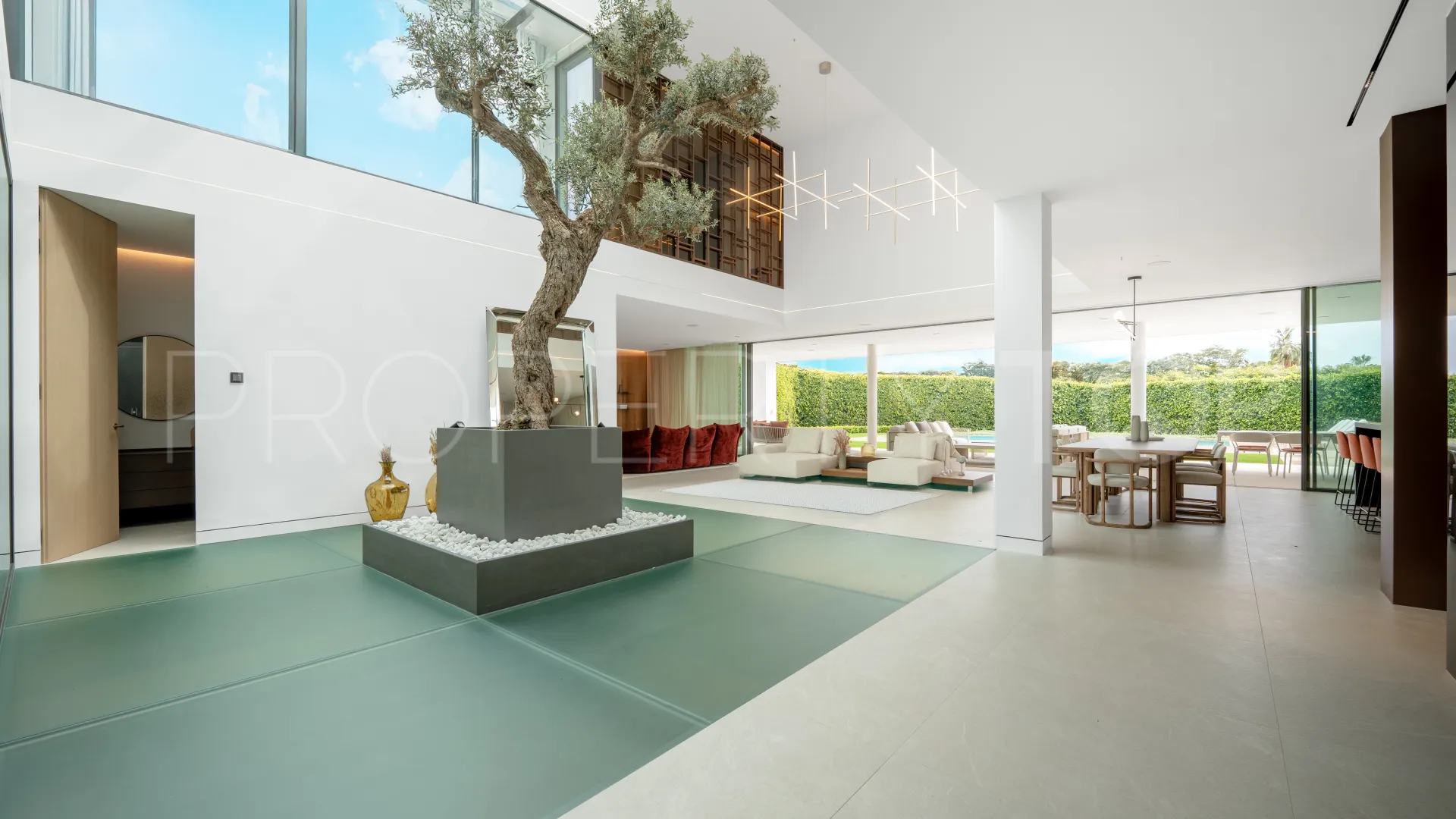 Villa con 5 dormitorios a la venta en Marbella Golden Mile